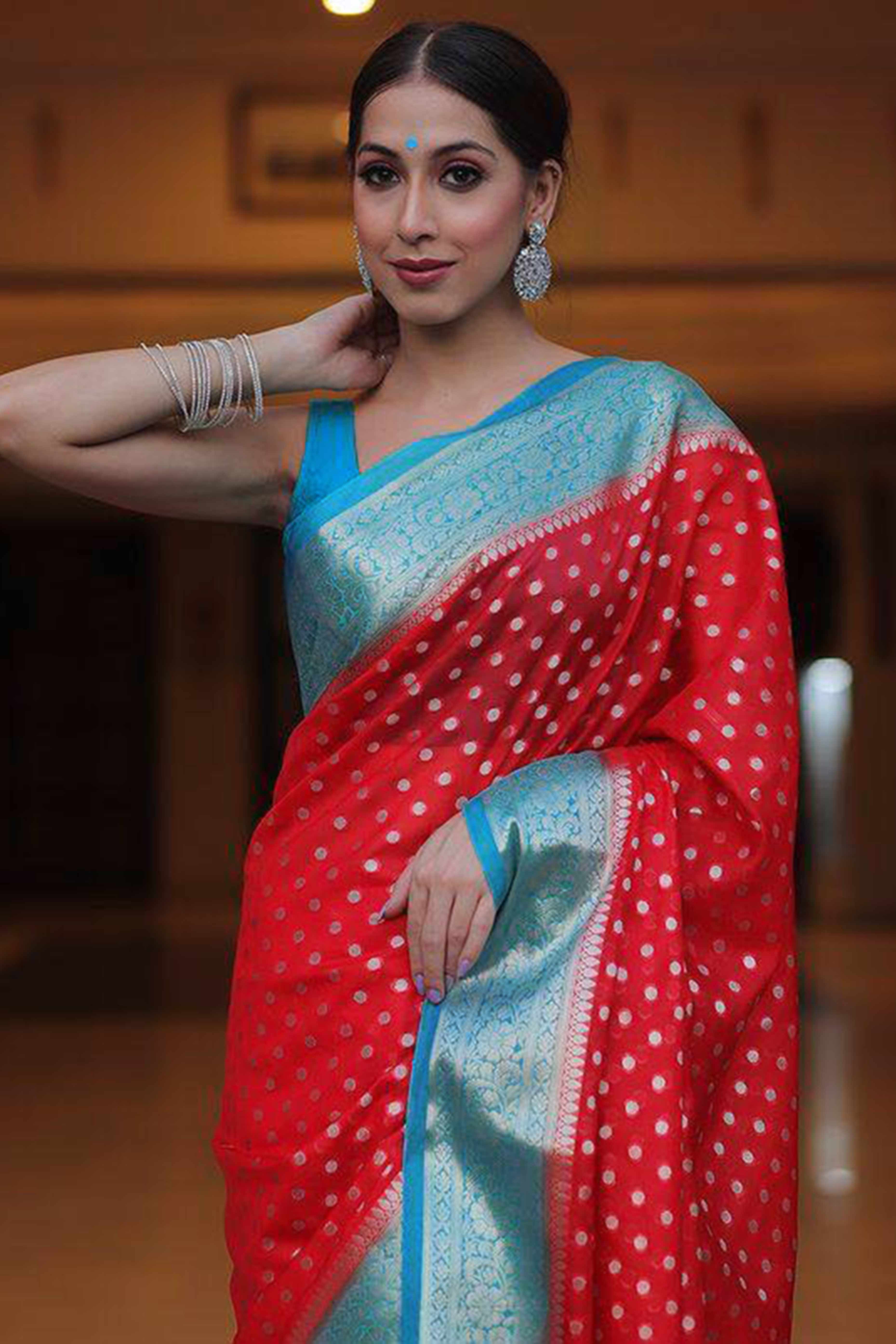 Classic Red Zari Woven Lichi Banarasi Silk Saree With Rich Detailing & Timeless Elegance