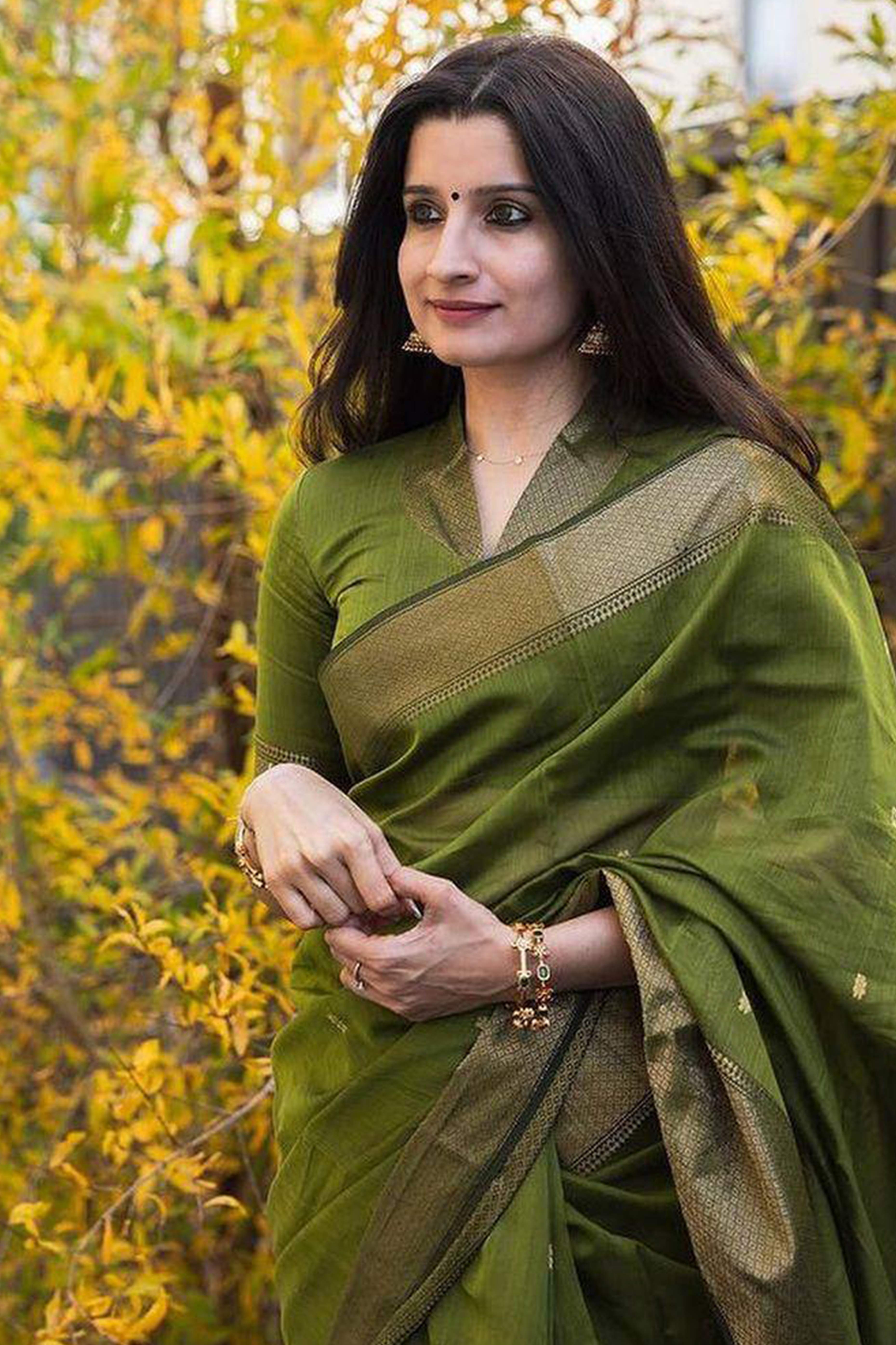 Green Floral Woven Lichi Banarasi Silk Saree