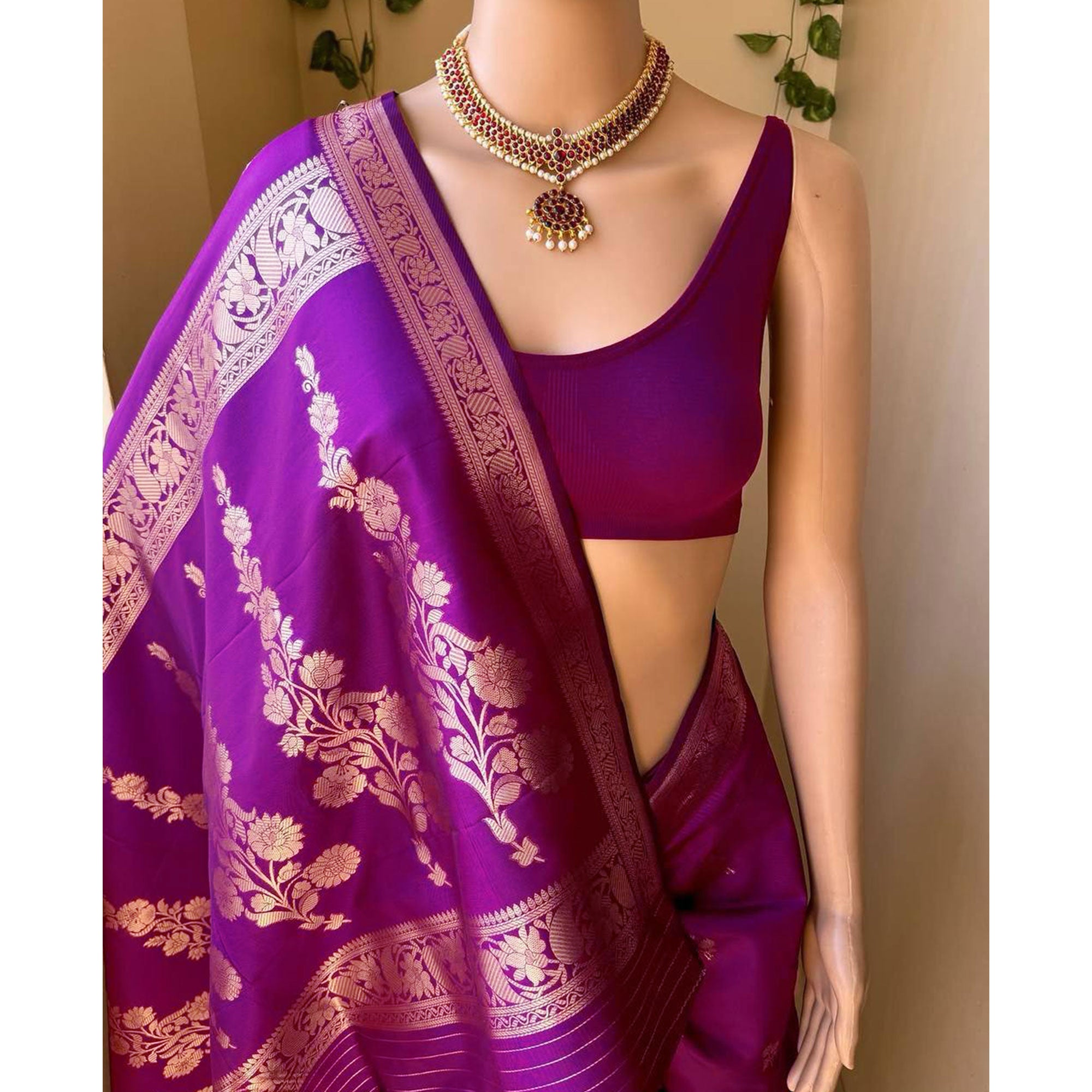 Exquisite Purple Banarasi Silk Saree Featuring Intricate Zari Butti Weaving for a Rich Festive Look