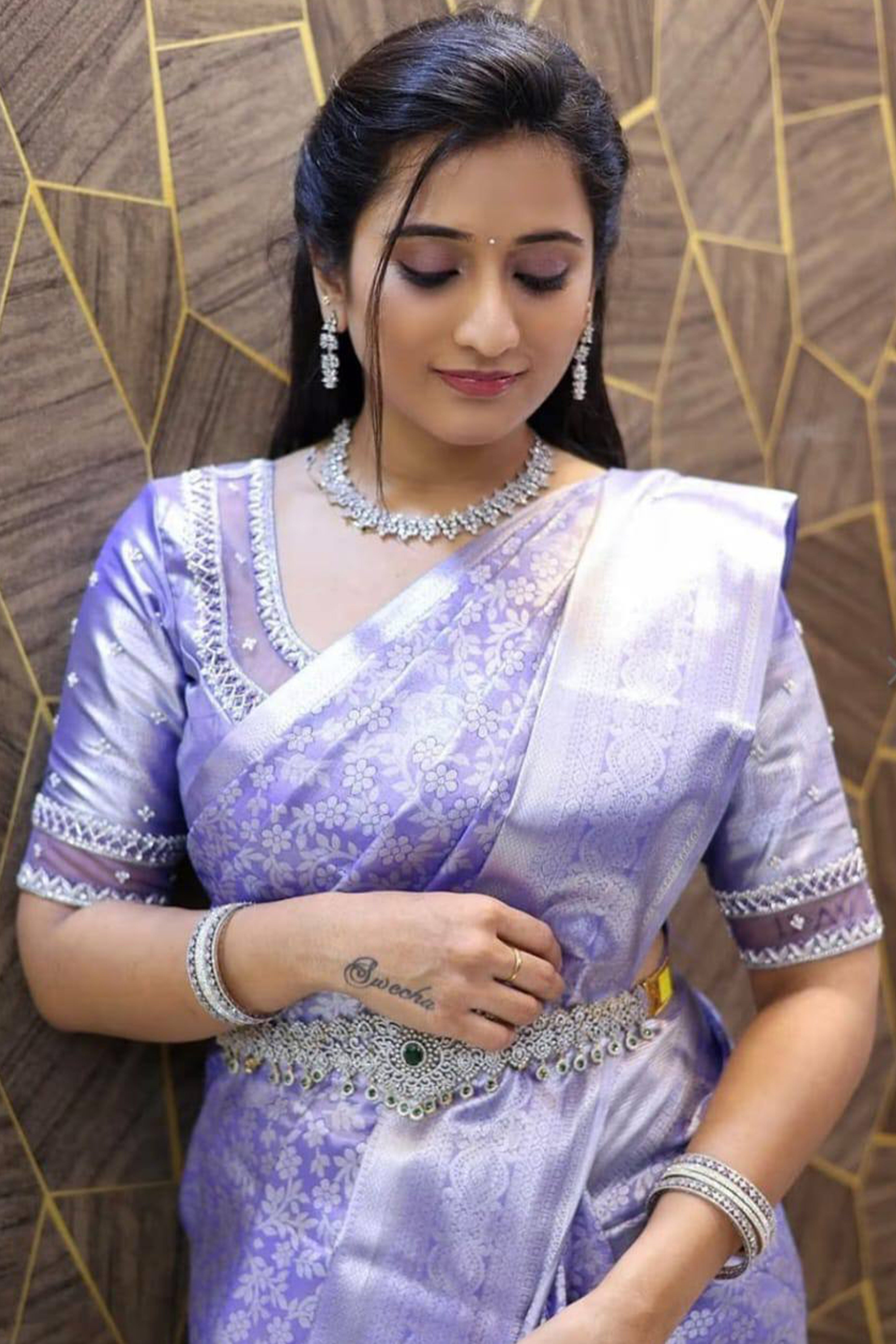 Lavender Pure Silk Banarasi Saree with Detailed Zari Borders and Woven Motifs