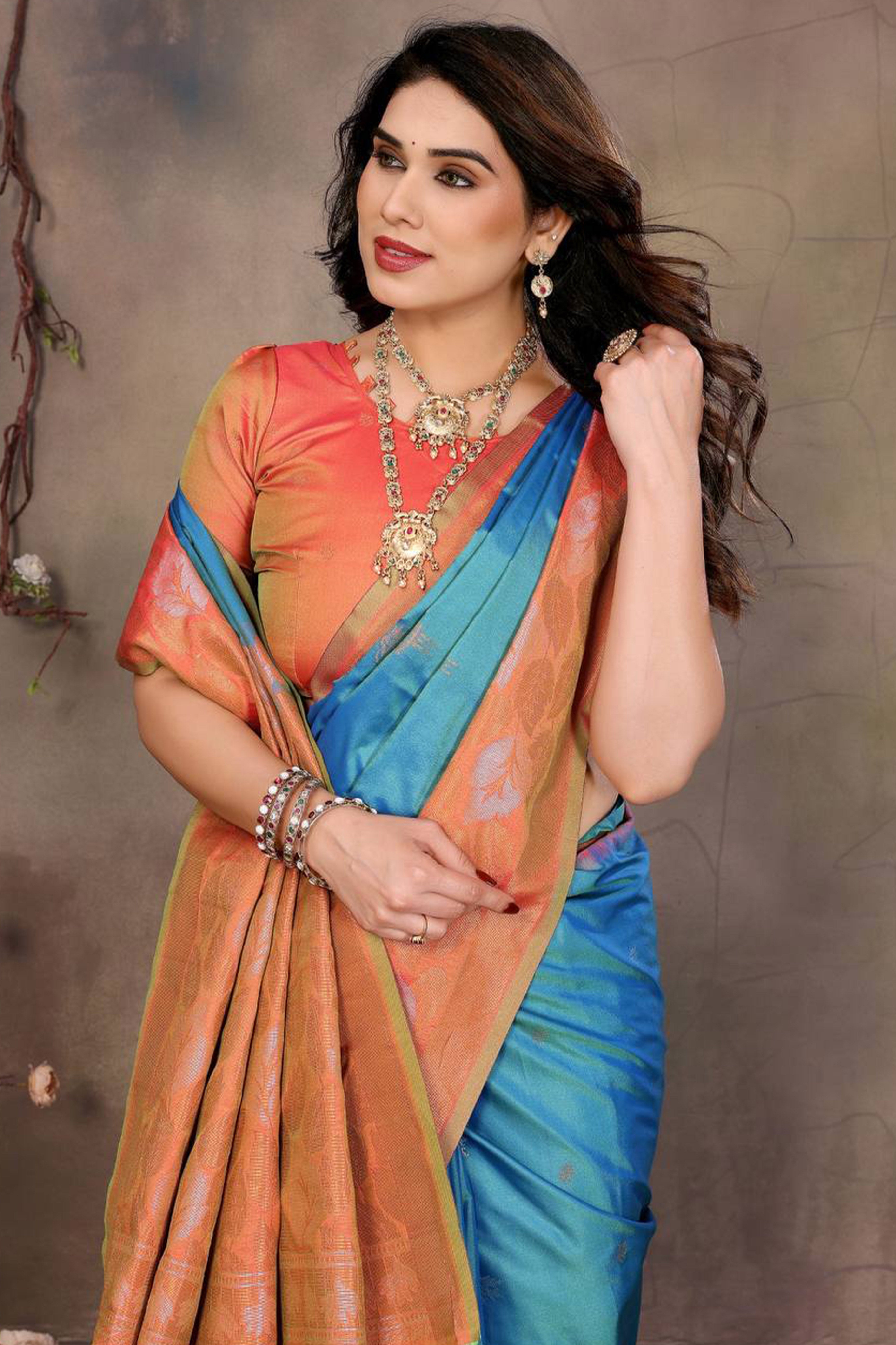 Blue Leaf & Floral Motif Banarasi Silk Saree With Luxurious Zari Weaving Two Tone Weaving