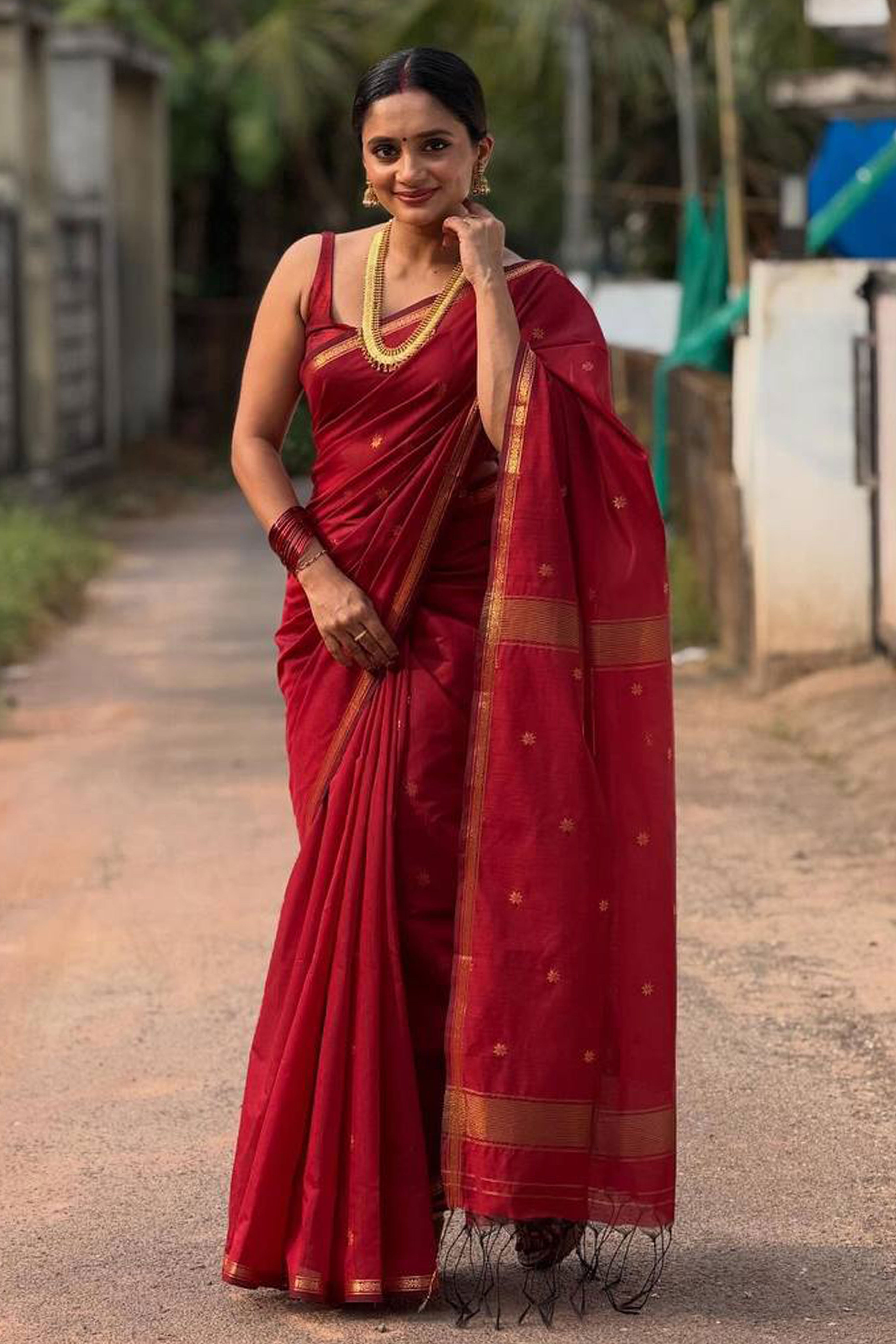 Maroon Classic Linen Cotton Saree Enhanced with Fine Zari Butti Weaving Detailing