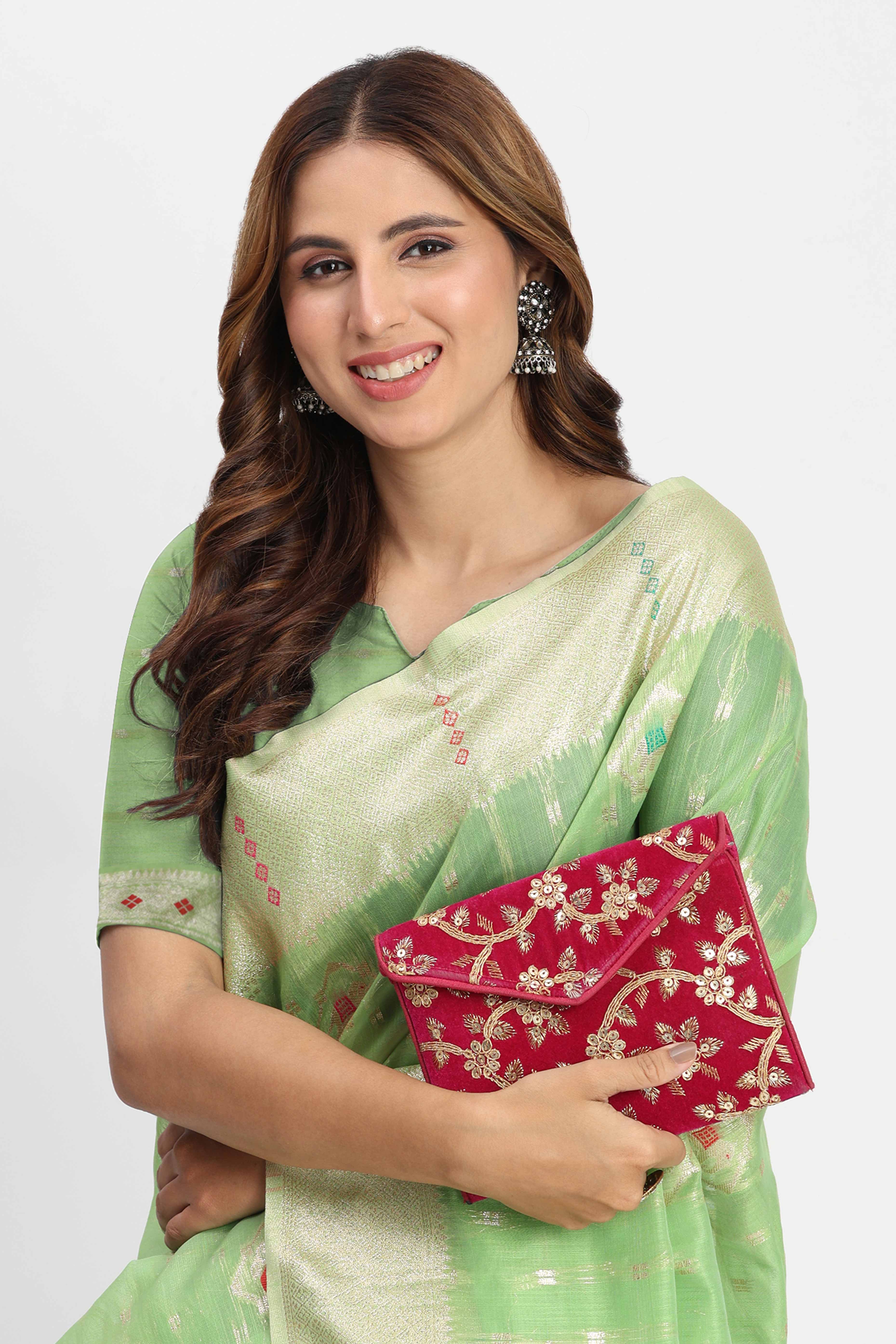 Shimmering Green linen Cotton Saree Embellished With Rich Zari Weaving And Tassels Pallu