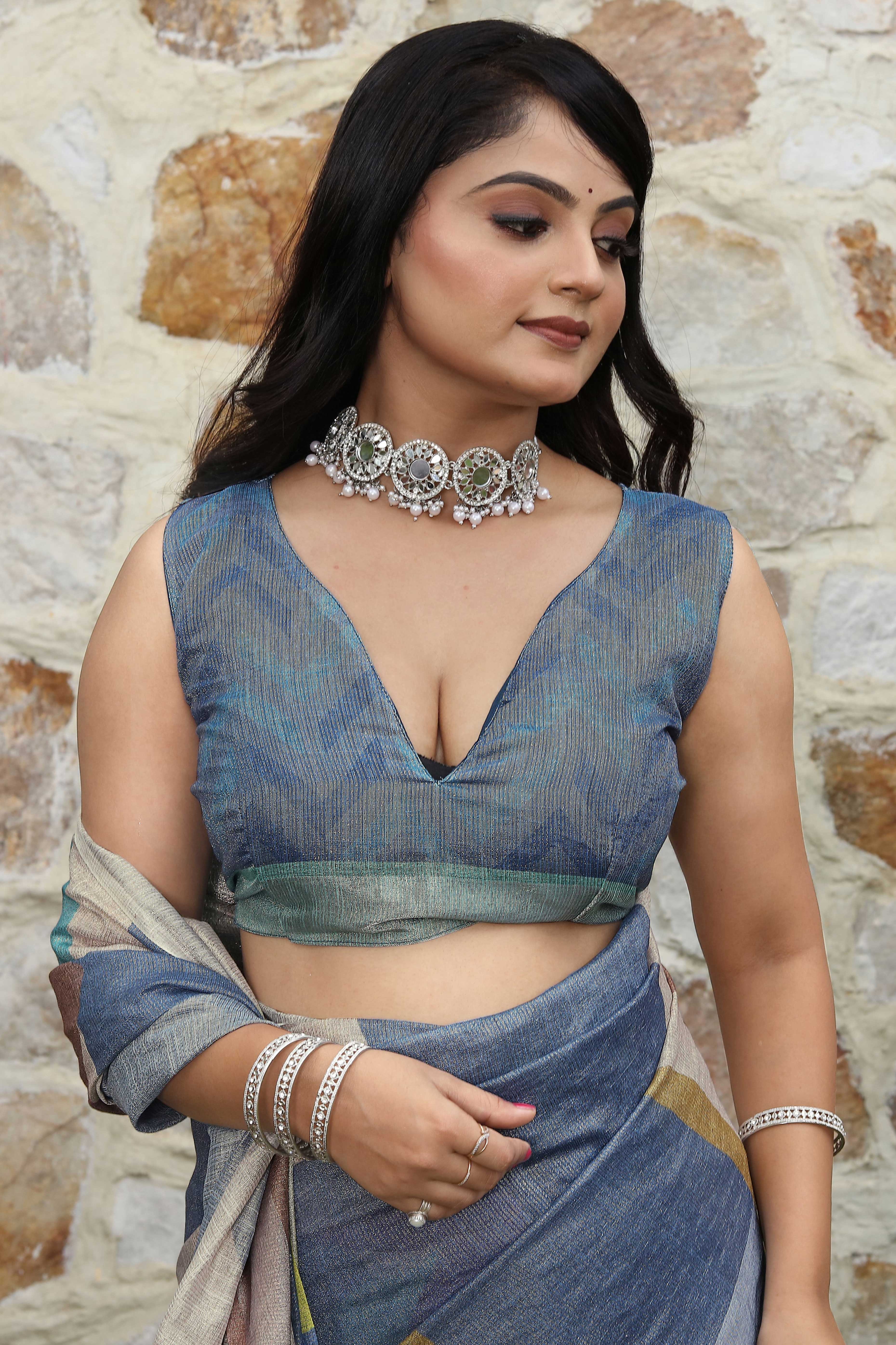 Beautiful Multicolor Tissue Handloom Saree with Detailed Digital Floral Embellishments