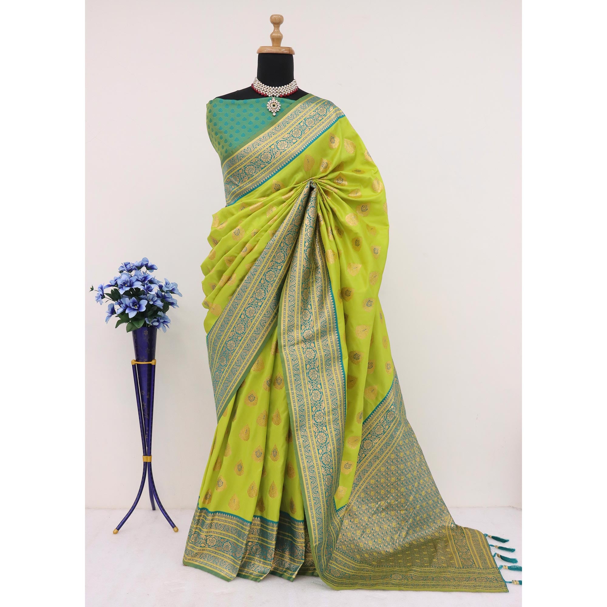 Rich Green Banarasi Look Pure Silk Saree with Zari Butti Weaving