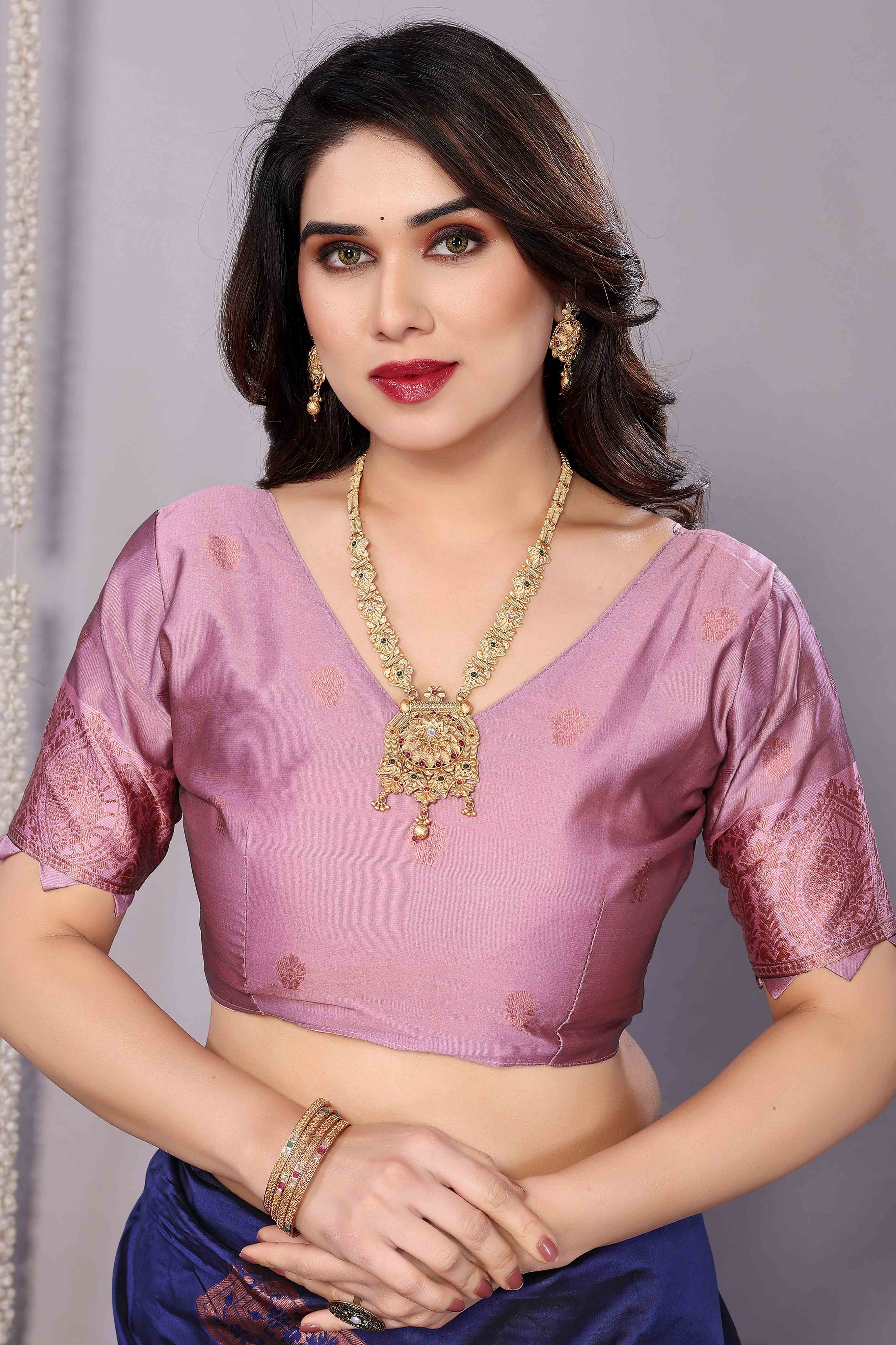 Navy Blue Banarasi Silk Saree Adorned With Floral Zari Weaving