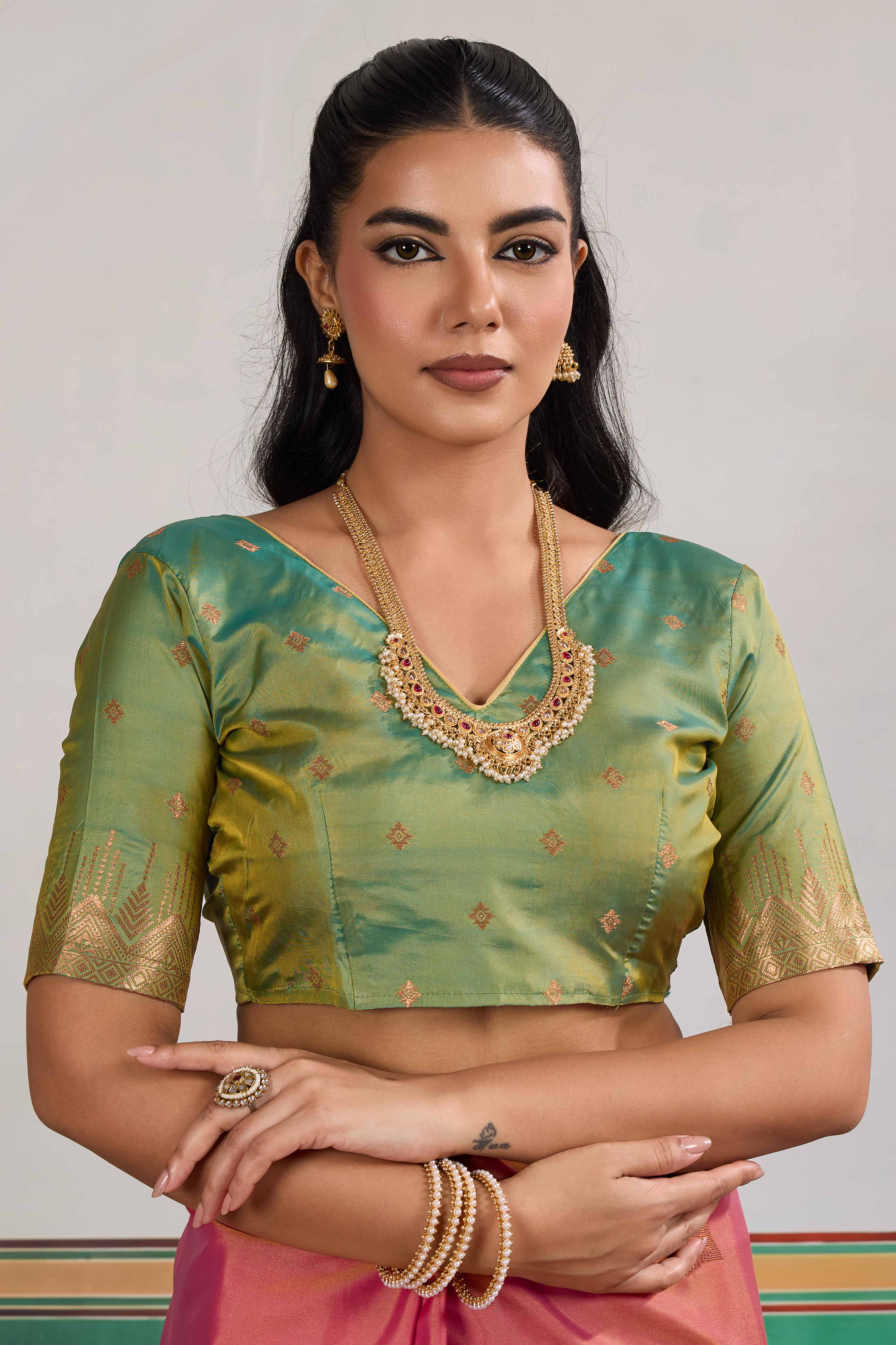 Traditional Rose Pink Pure Silk Saree Featuring Elephant Motif Zari Weaving & Tassel Pallu