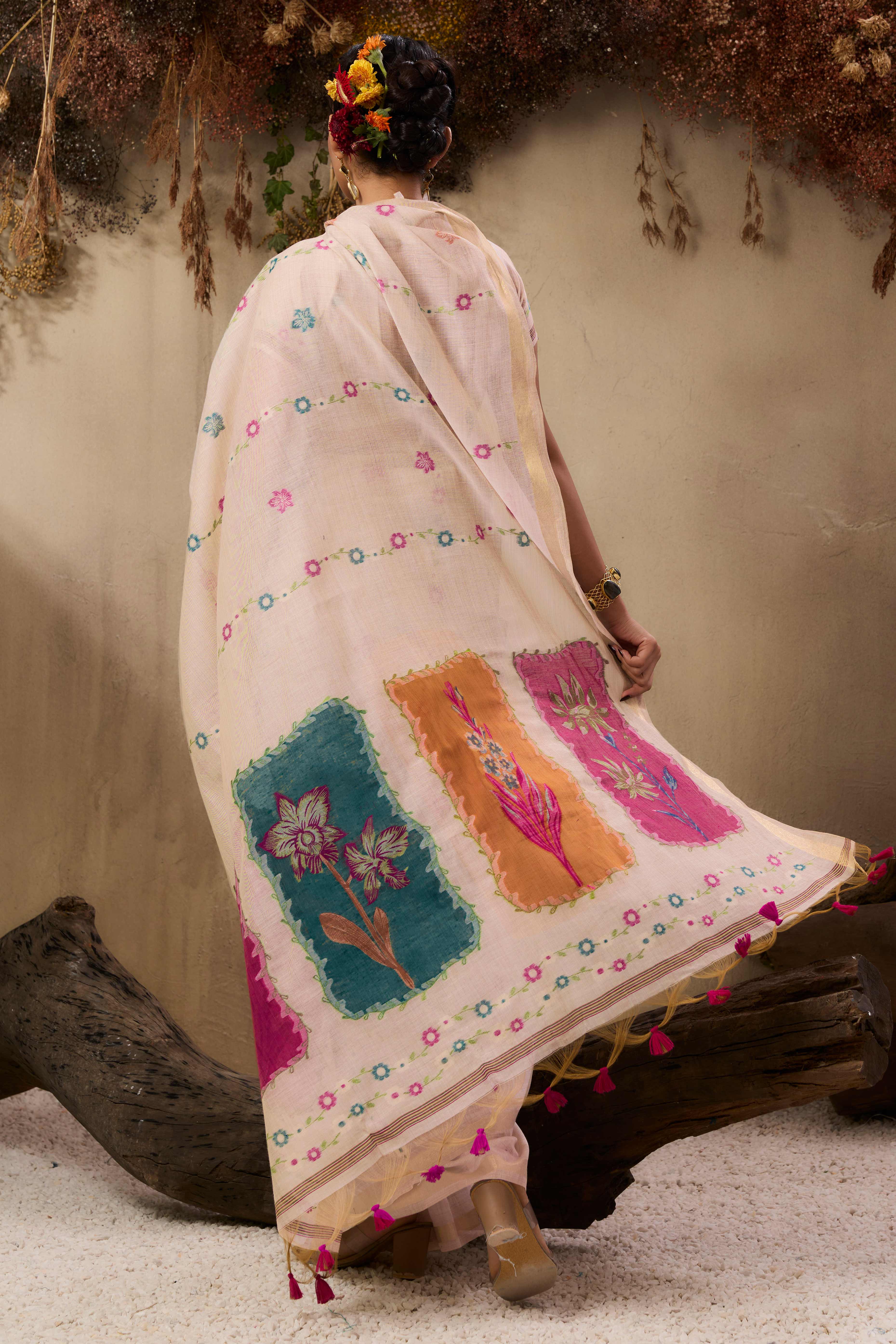 Cream Handloom Munga Cotton Blend Saree with Elegant Floral Weaving