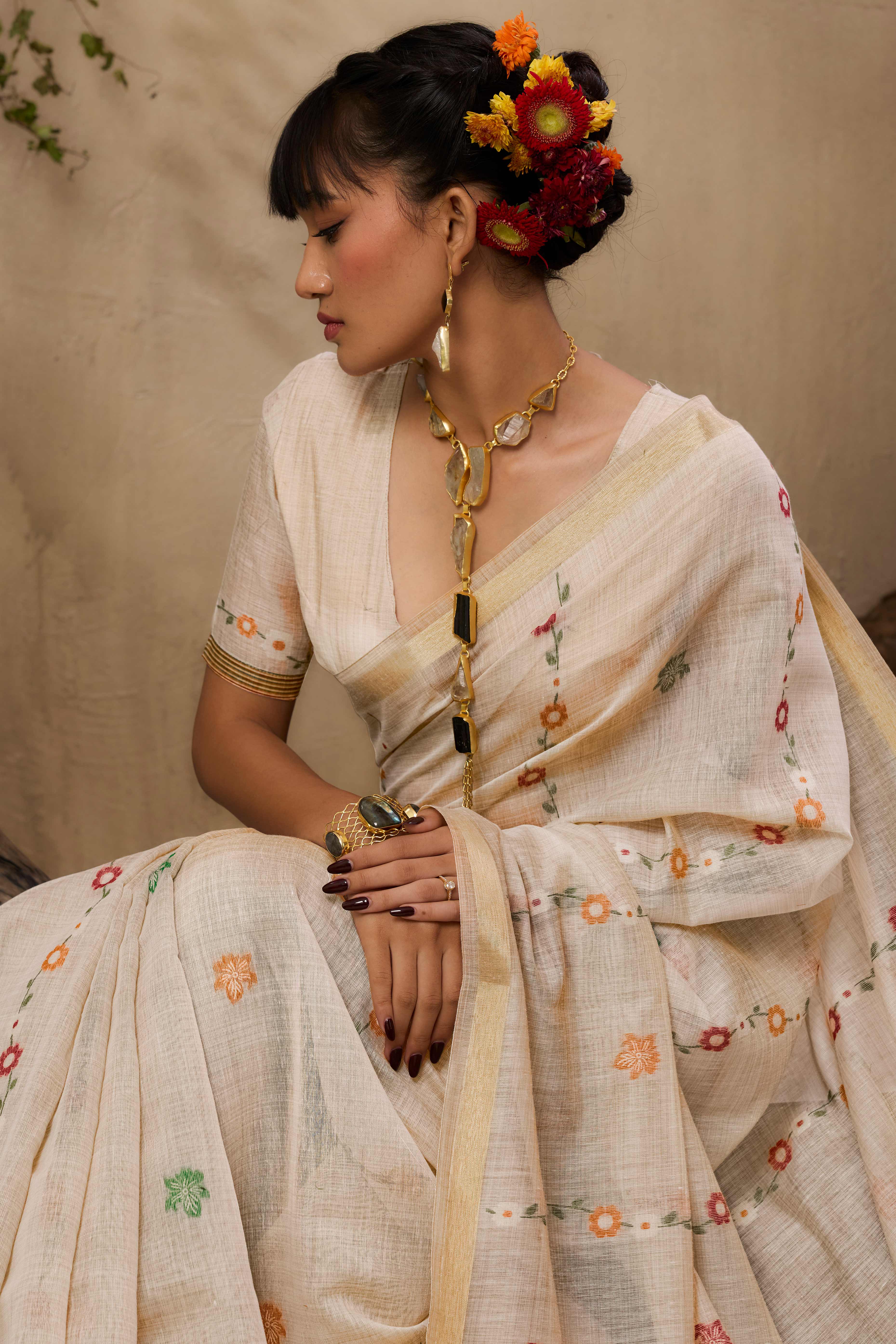 Cream Traditional Handloom Saree in Munga Cotton Blend with Floral Woven Motifs