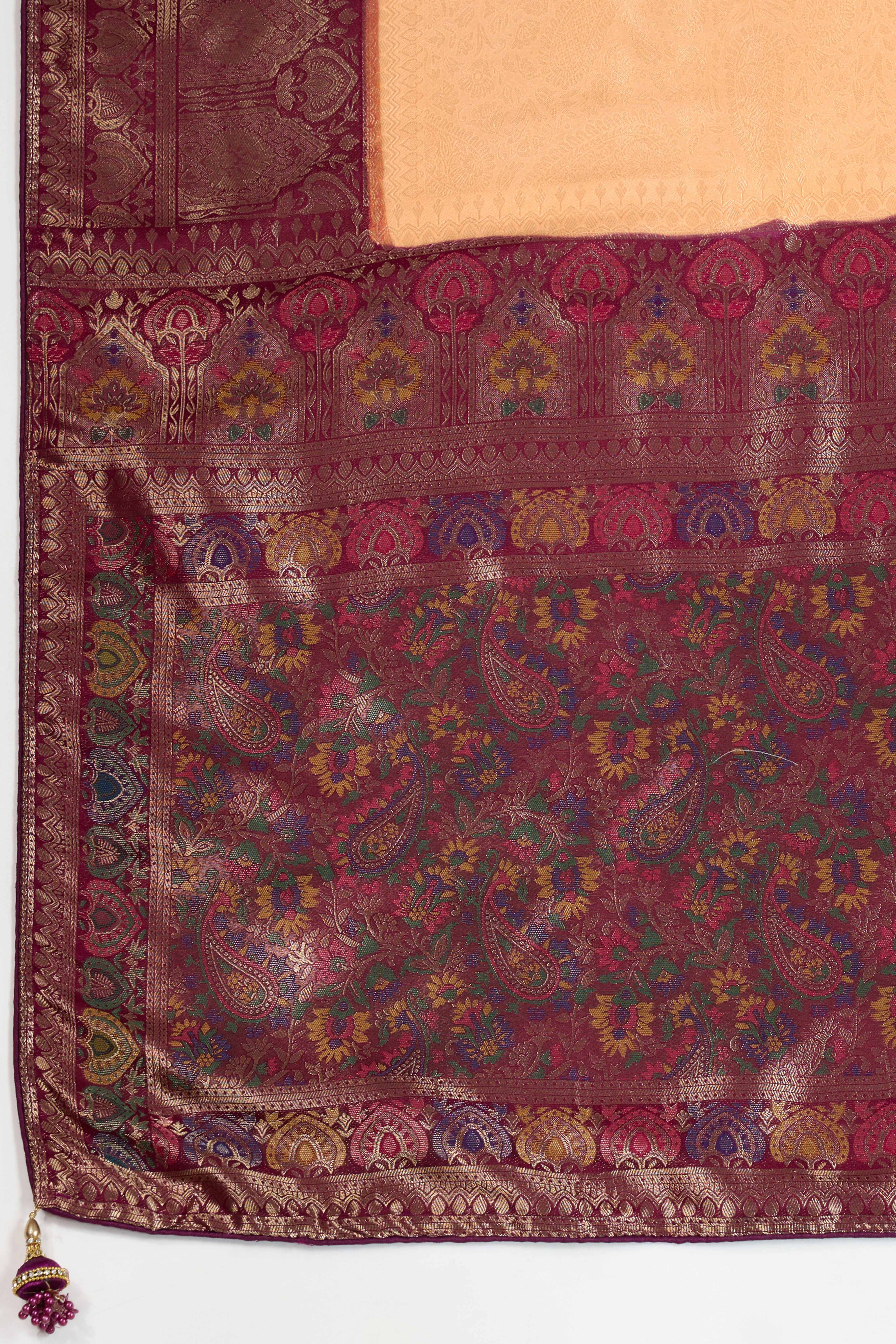 Peach Kanjivaram Silk Saree In Kadiyal Style Zari Weaving With Ornate Meenakari Pallu