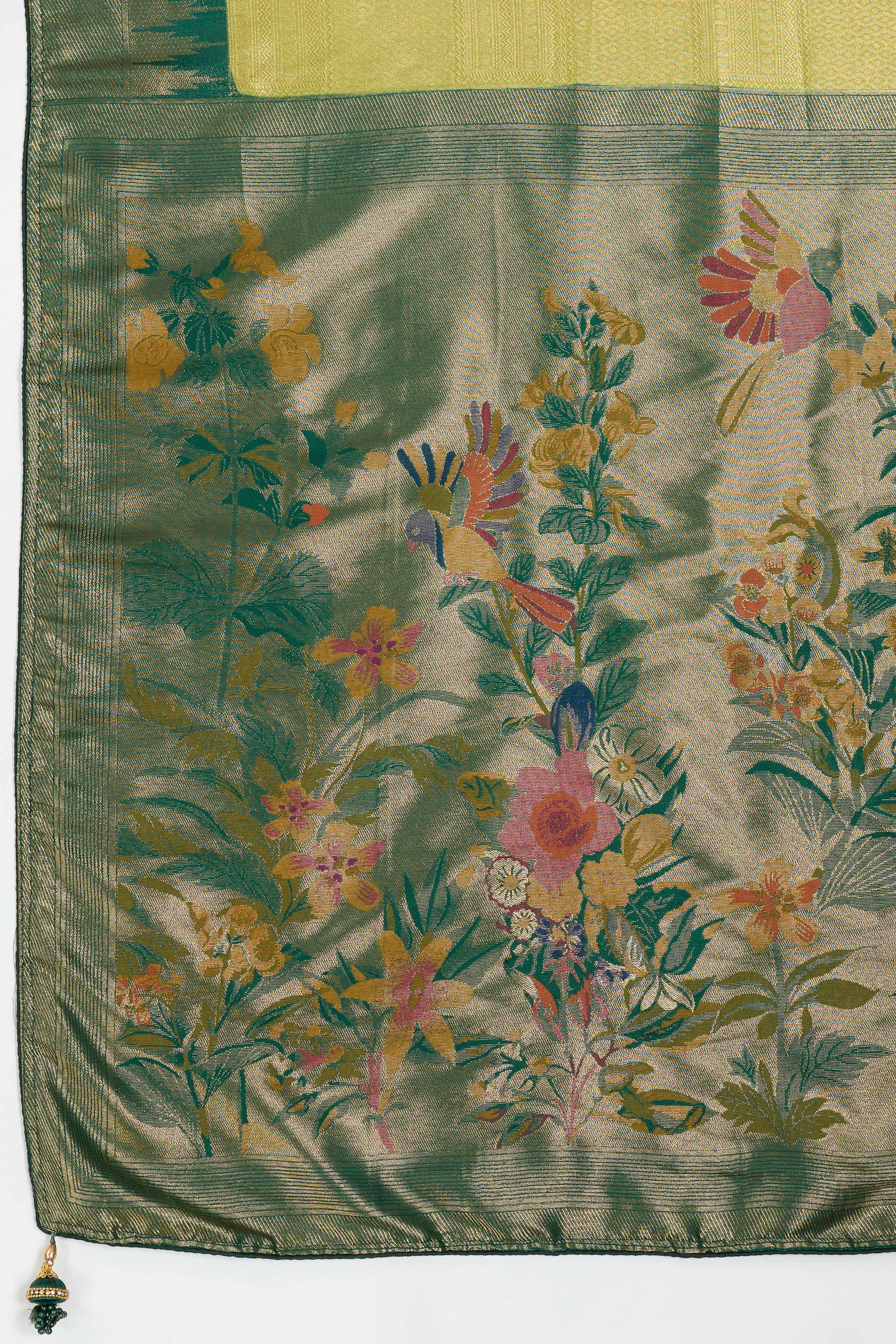 Green Silk Kanjivaram Saree Enhanced With Kadiyal Weaving Borders