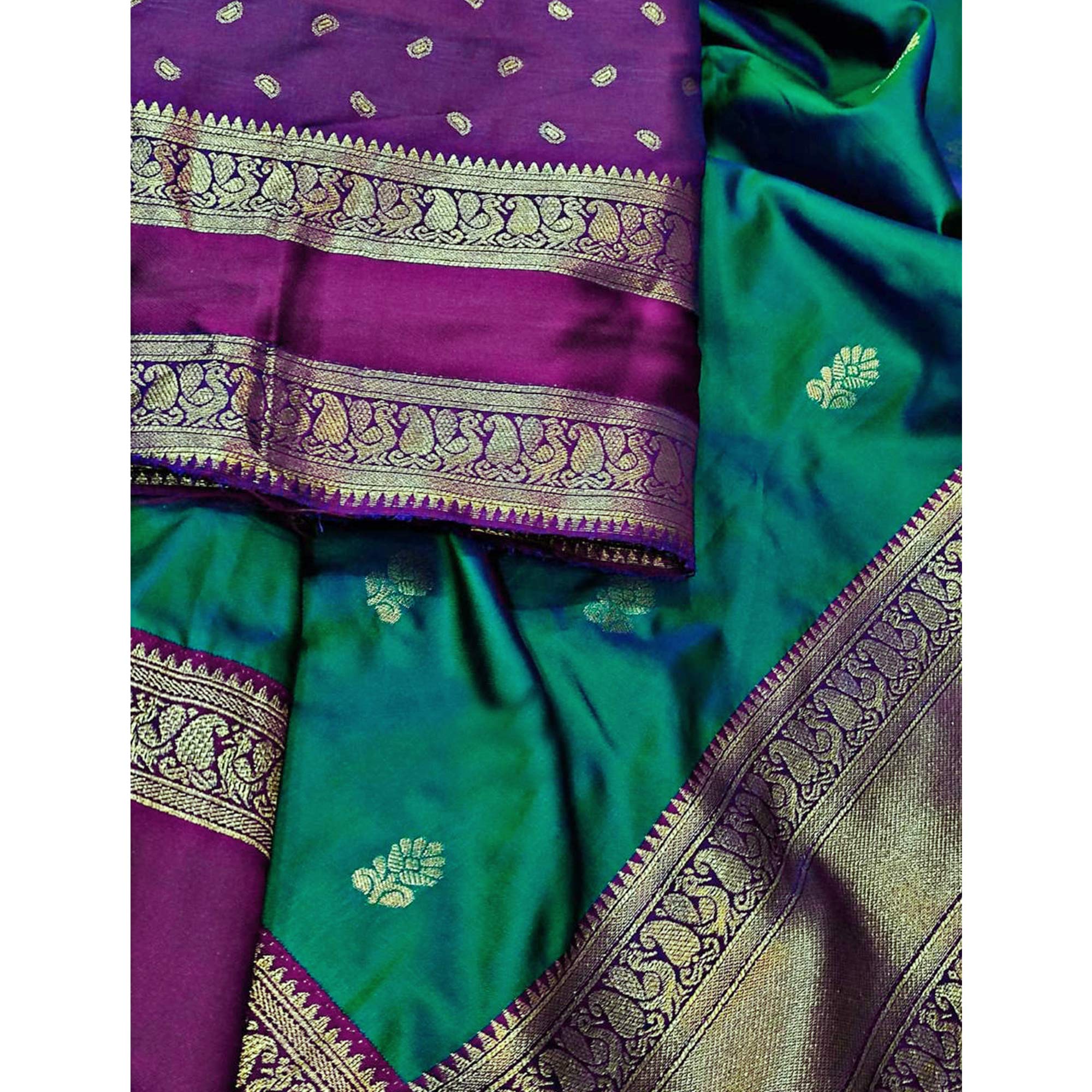 Morpich Green Luxurious Kanjivaram Silk Saree Featuring Ornate Zari Butti Motifs