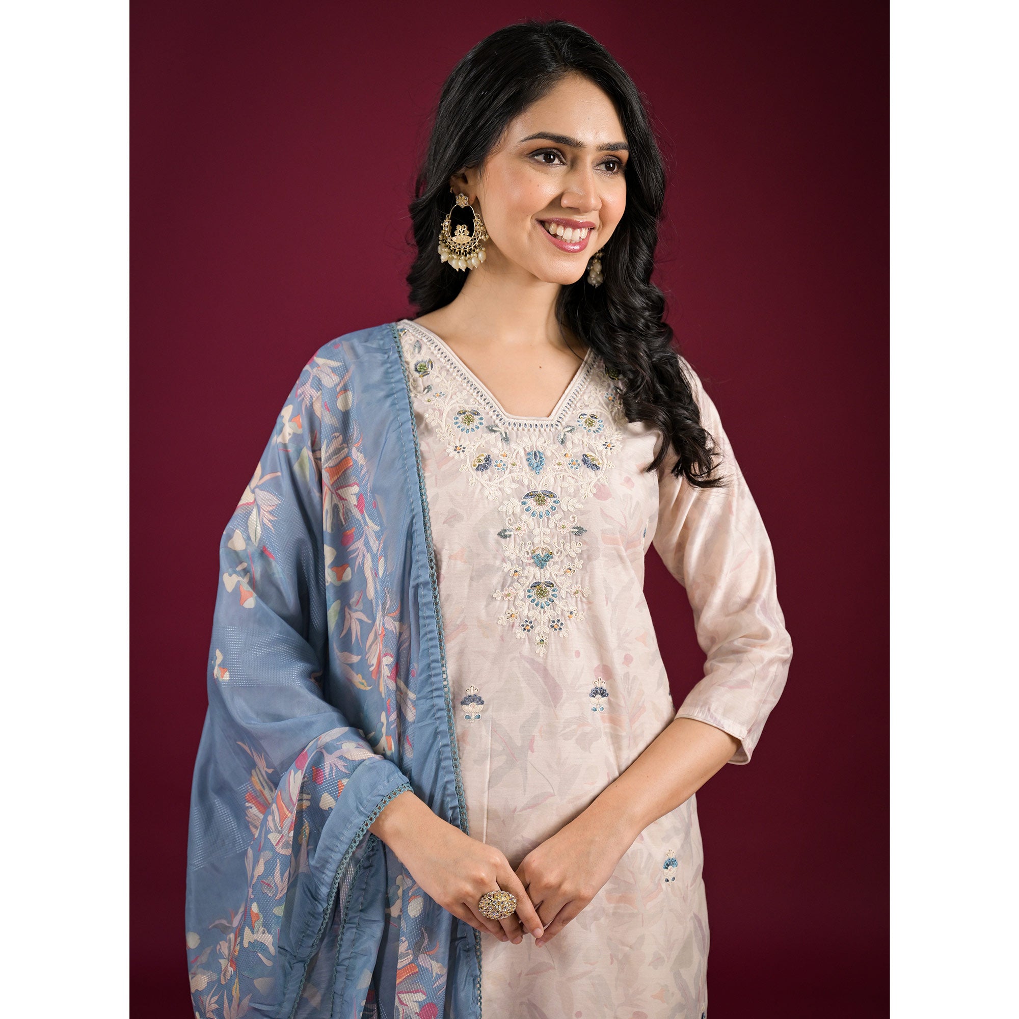 Linen White Floral Embroidered Chanderi Silk Salwar Suit