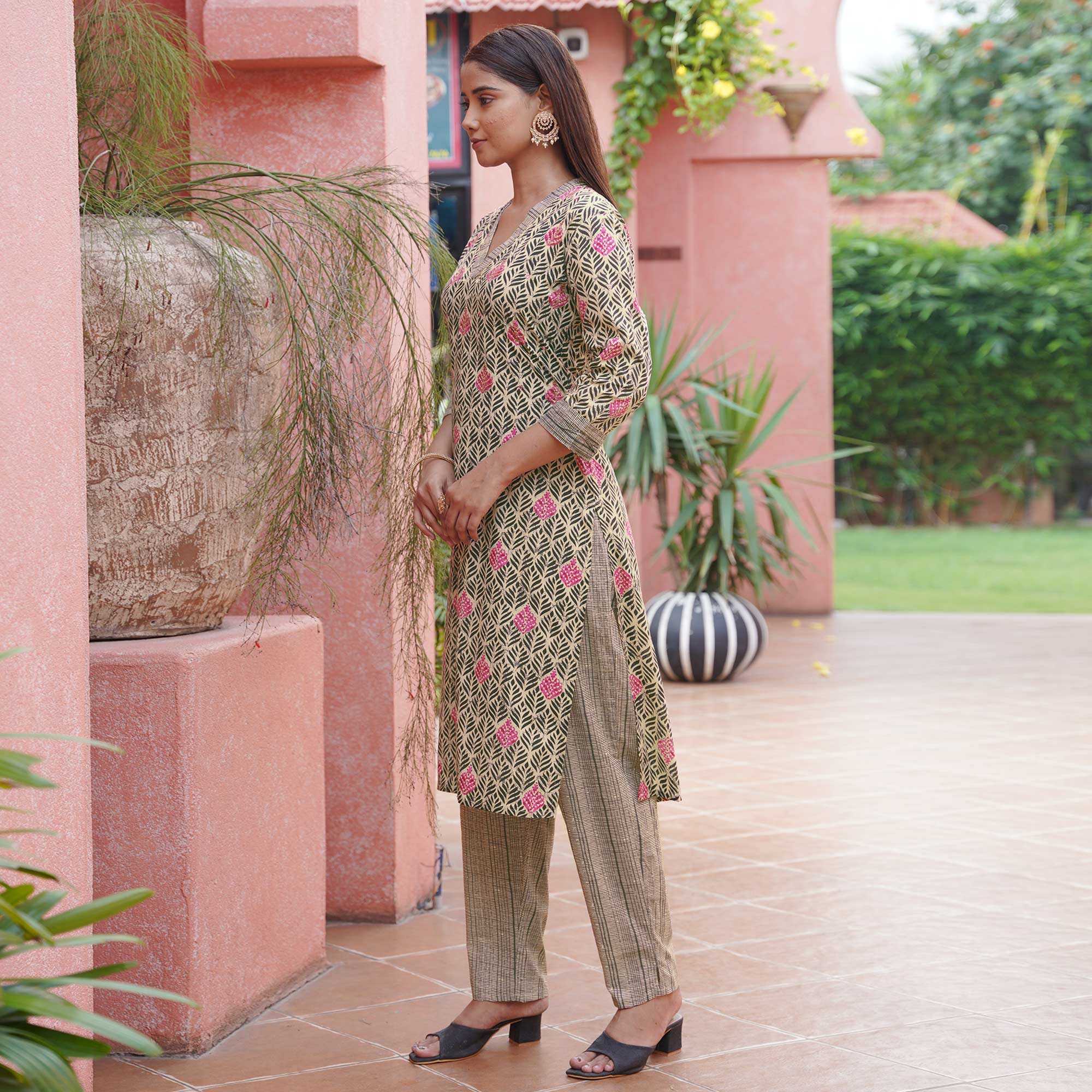 Chikoo Floral Printed Pure Cotton Suit