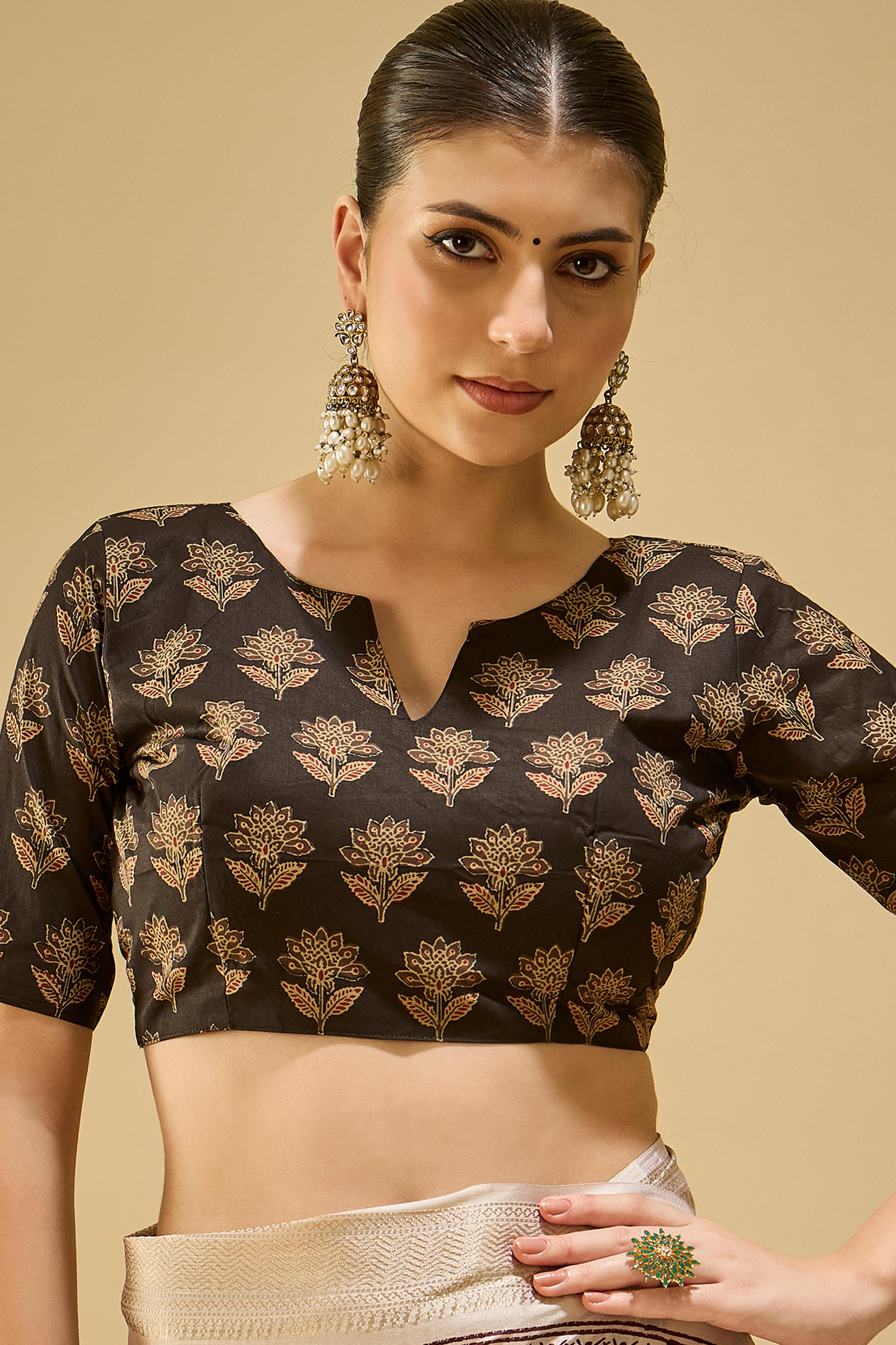 Classic Cream Floral Katki Cotton Silk Saree Adorned With Tassel Finished Pallu