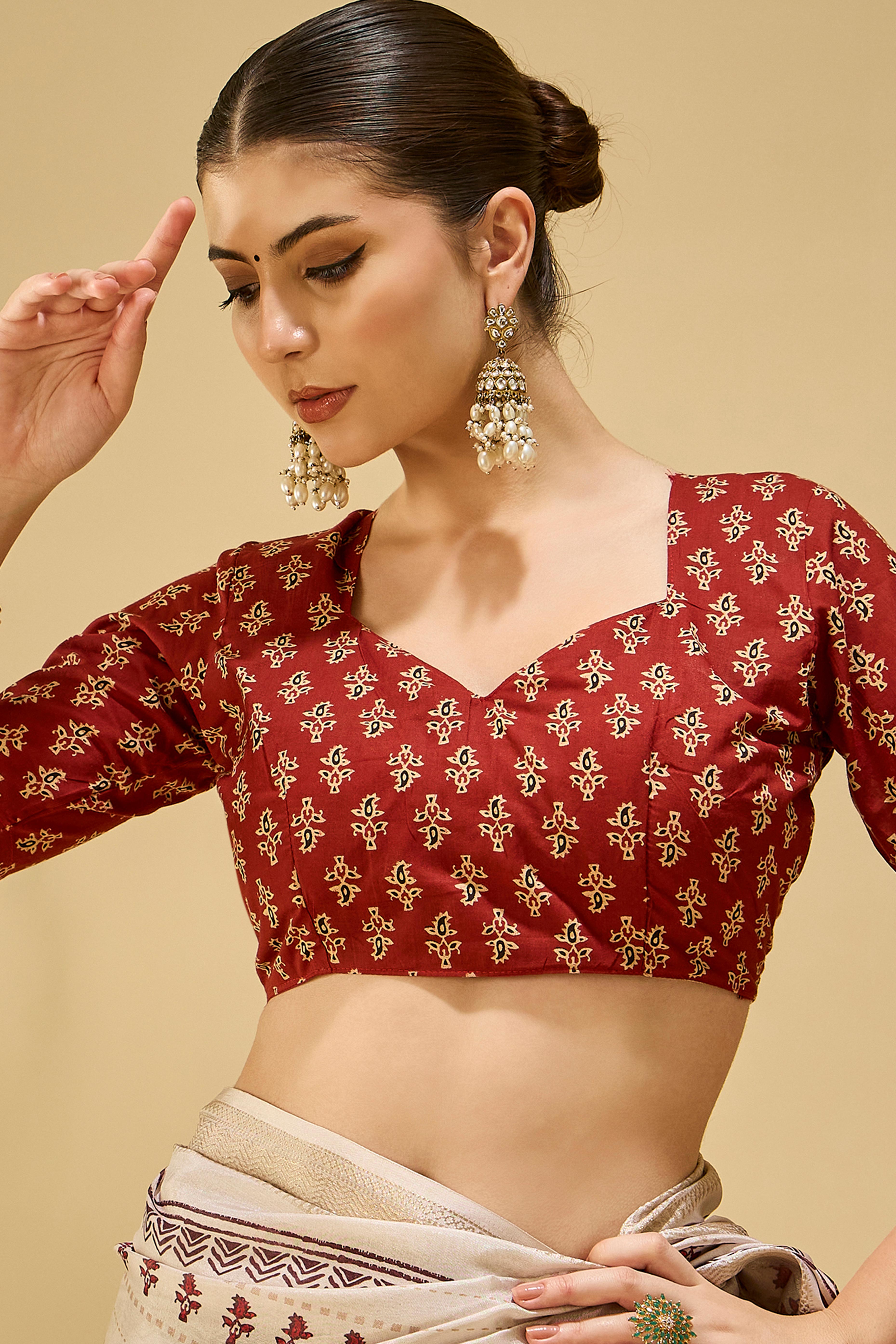 Soft Cream Katki Cotton-Silk Saree With Subtle Floral Motifs & Tassel Edge Pallu