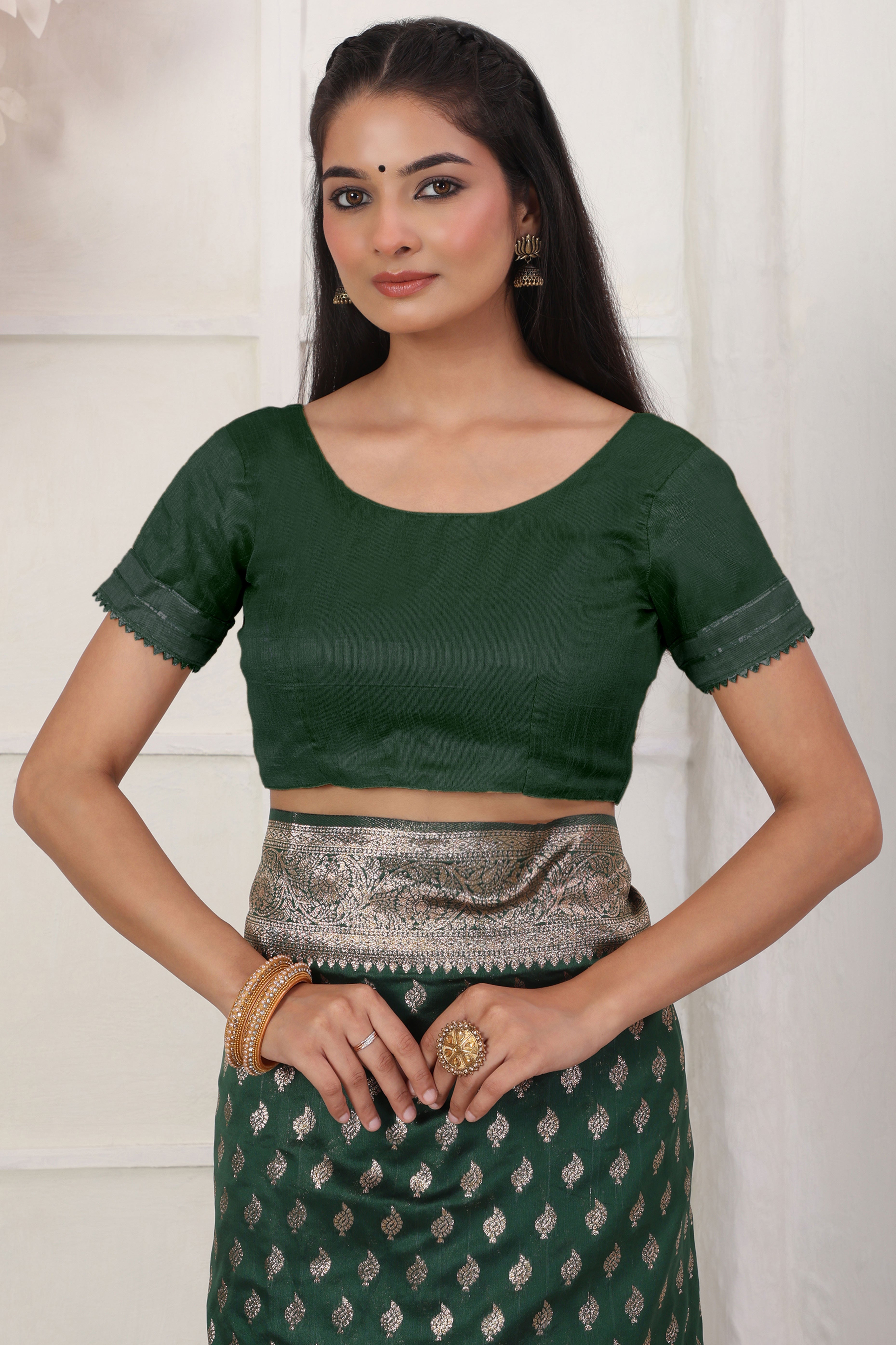 Green Traditional Lichi Silk Blend Saree Enhanced With Floral Zari Weaving & Tassel Pallu