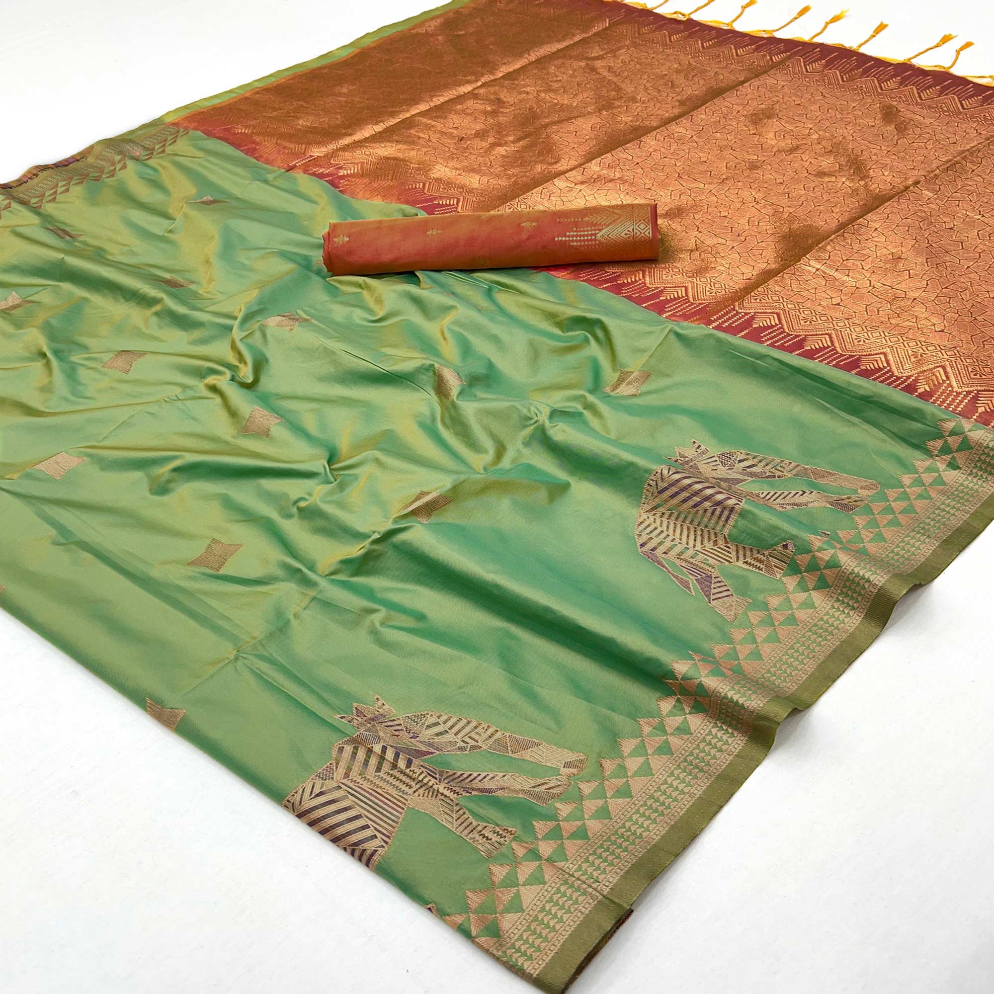 Traditional Green Pure Silk Saree Featuring Elephant Motif Zari Weaving & Tassel Pallu