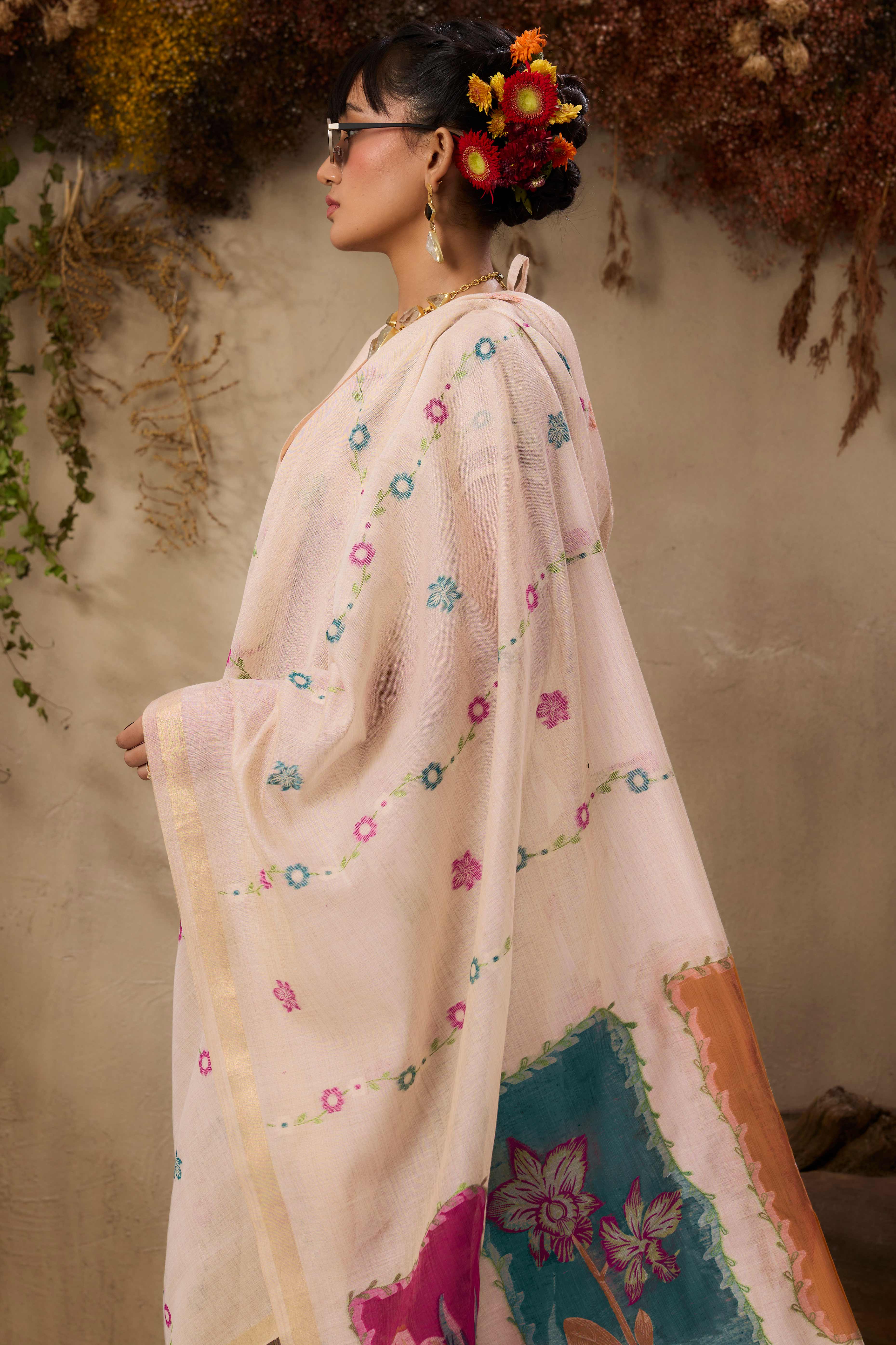 Cream Handloom Munga Cotton Blend Saree with Elegant Floral Weaving
