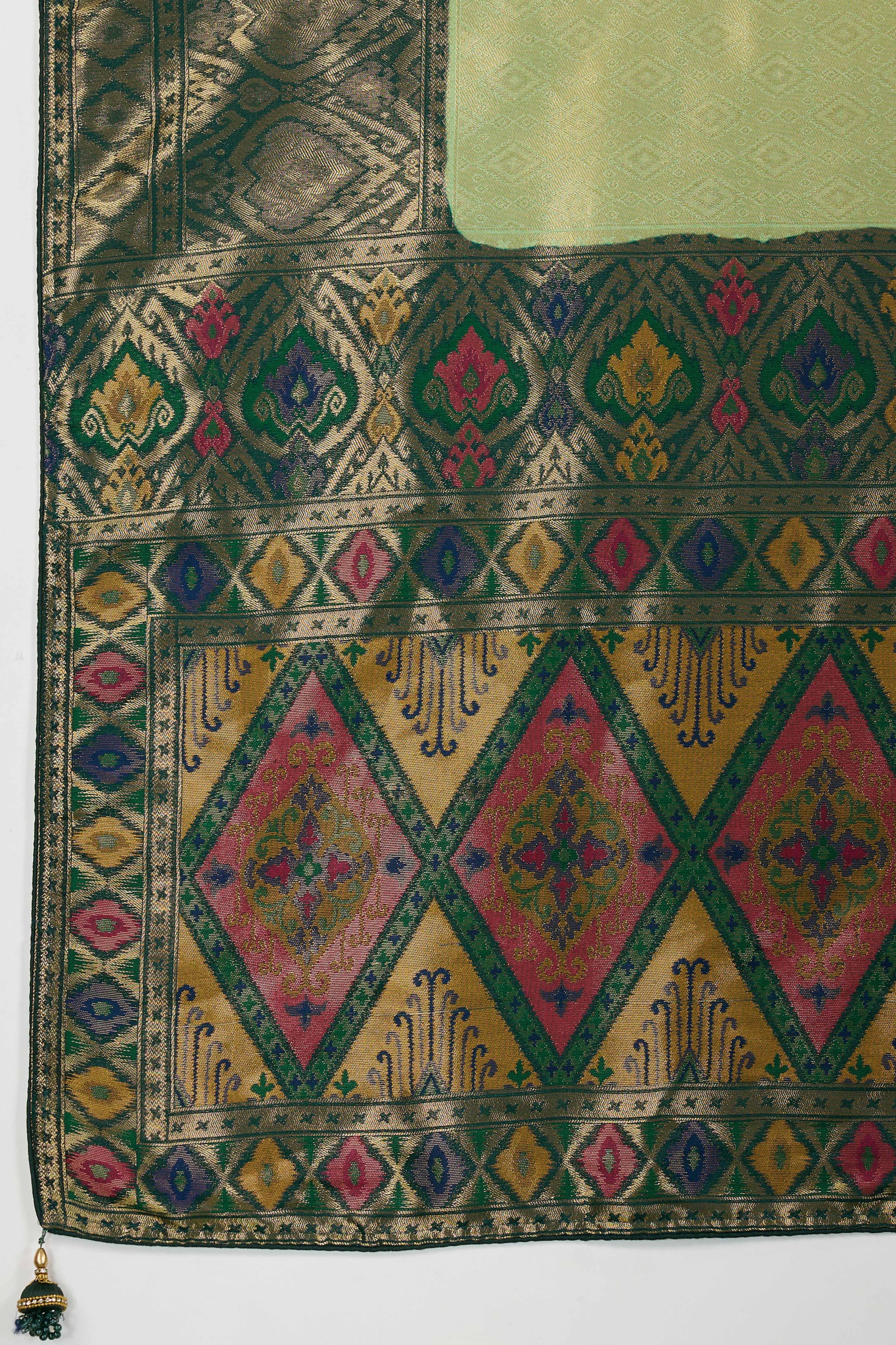 Olive Green Kanjivaram Silk Saree With Traditional Kadiyal Style Zari Weaving &  Meenakari Pallu