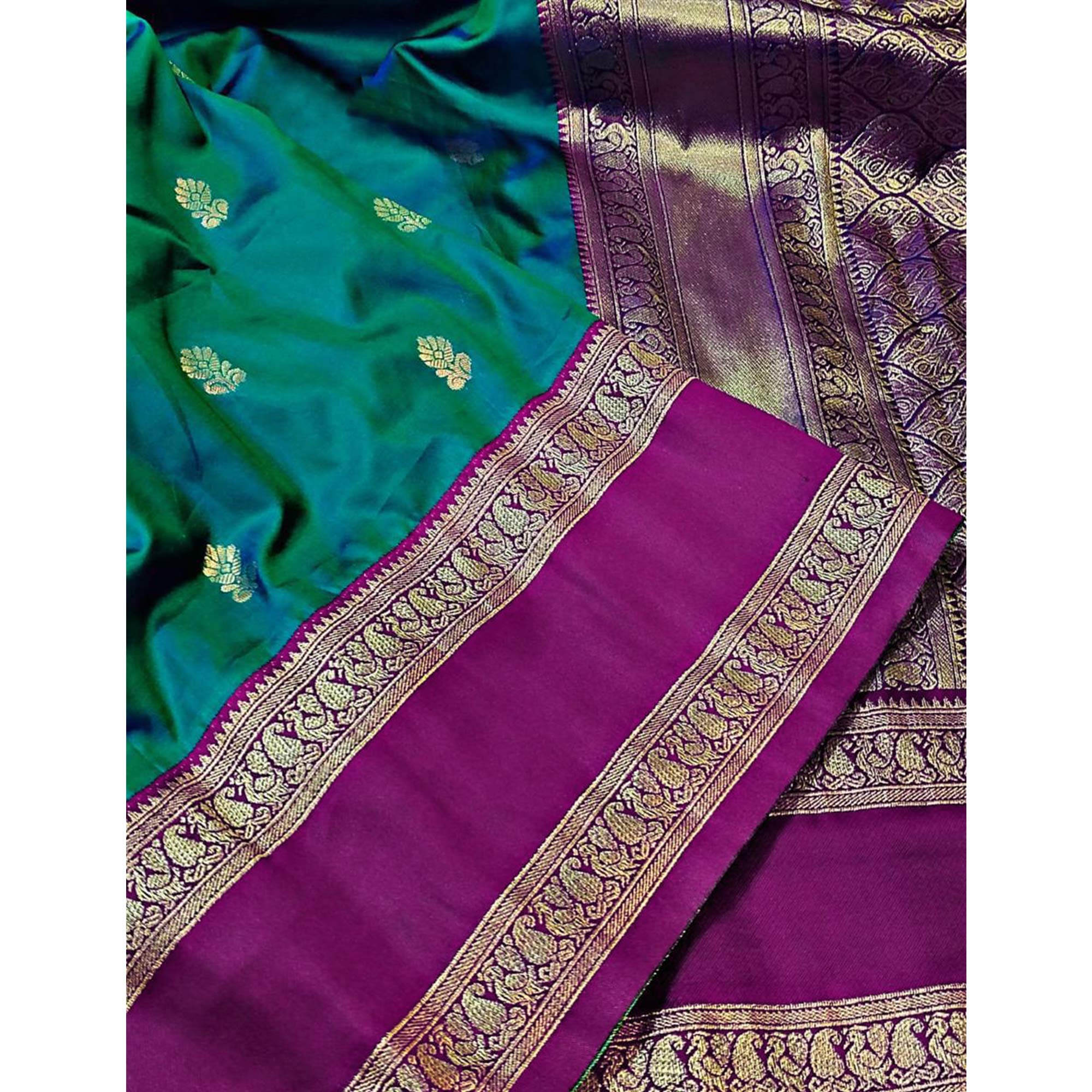 Morpich Green Luxurious Kanjivaram Silk Saree Featuring Ornate Zari Butti Motifs