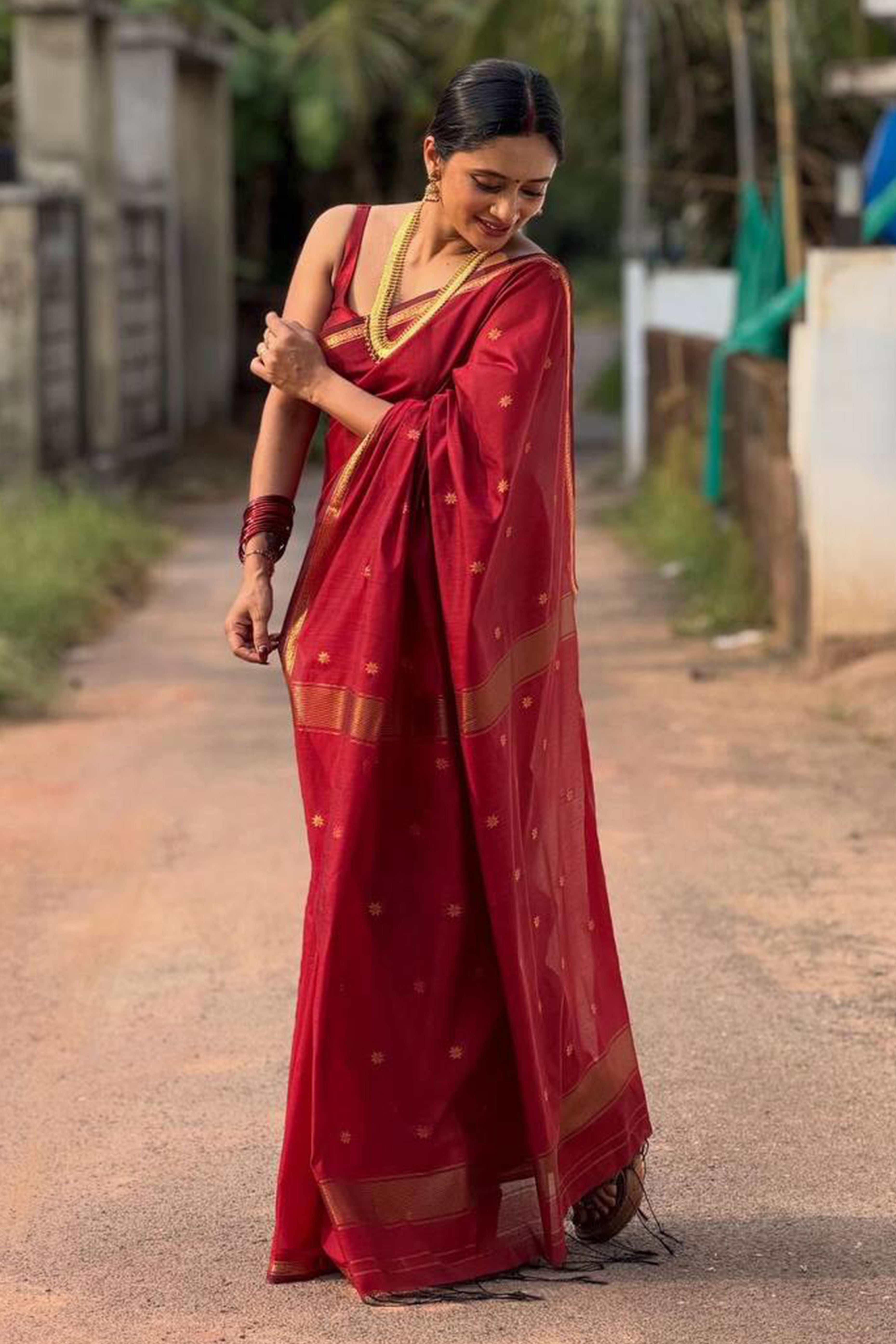 Maroon Classic Linen Cotton Saree Enhanced with Fine Zari Butti Weaving Detailing