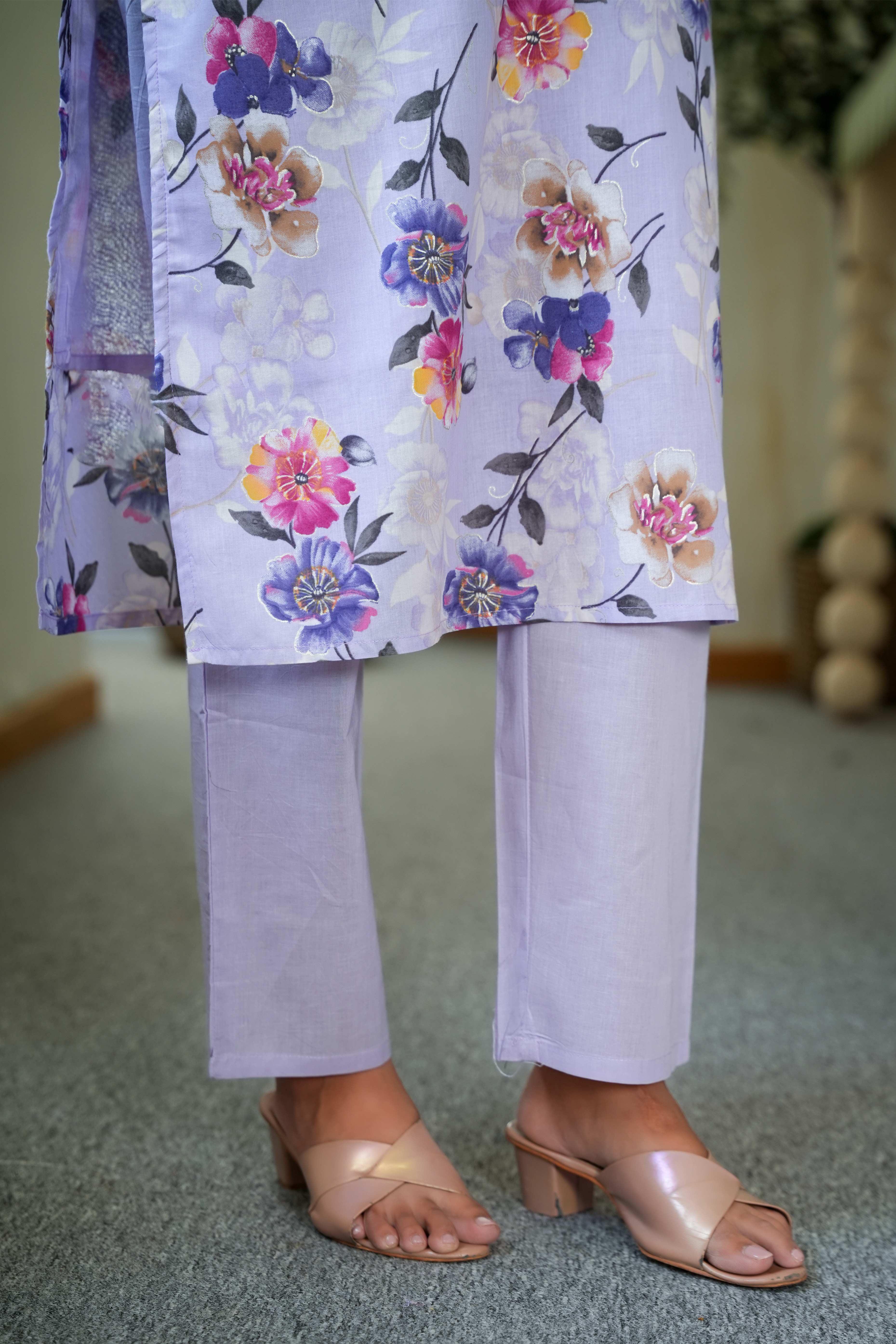 Soft Floral Printed Straight Kurta Set in Light Lavender Pure Cotton for Subtle Elegance