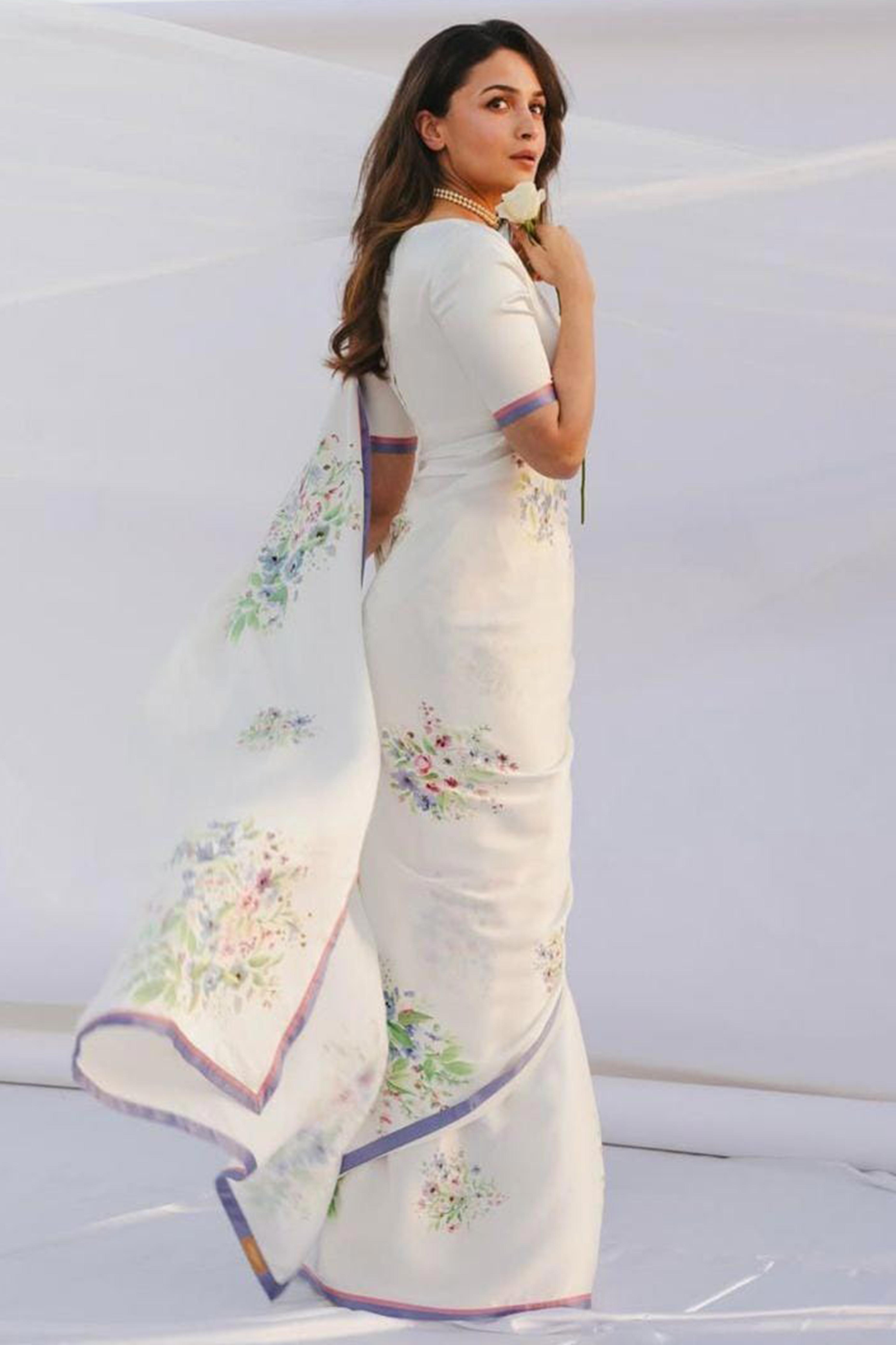 White Floral Printed Moss Chiffon Saree