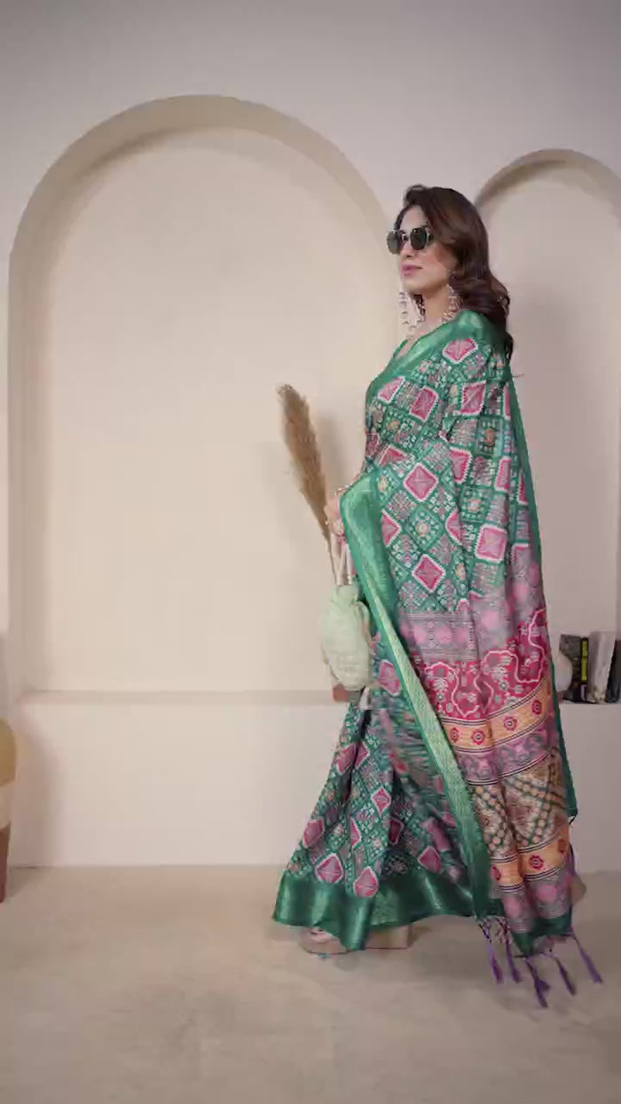 Peachmode Green Cotton Silk Kalamkari Print Saree with Zari Border - Video 2