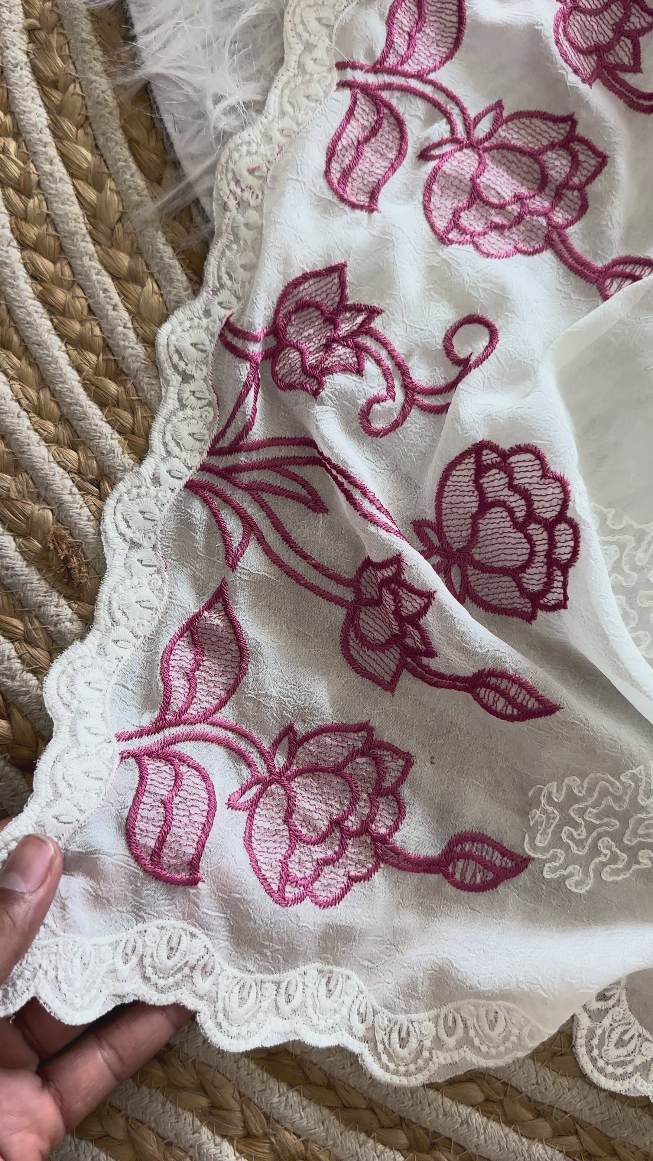 Peachmode White Pure Silk Saree with Floral Thread Embroidery Work - Video 2