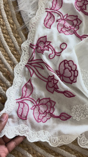 Peachmode White Pure Silk Saree with Floral Thread Embroidery Work - Video 2