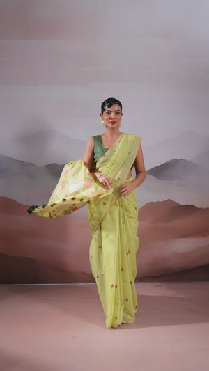 Trendy Green Cotton Blend Weaving Saree Showcasing Floral & Animal Motif & Classic Tassel Pallu