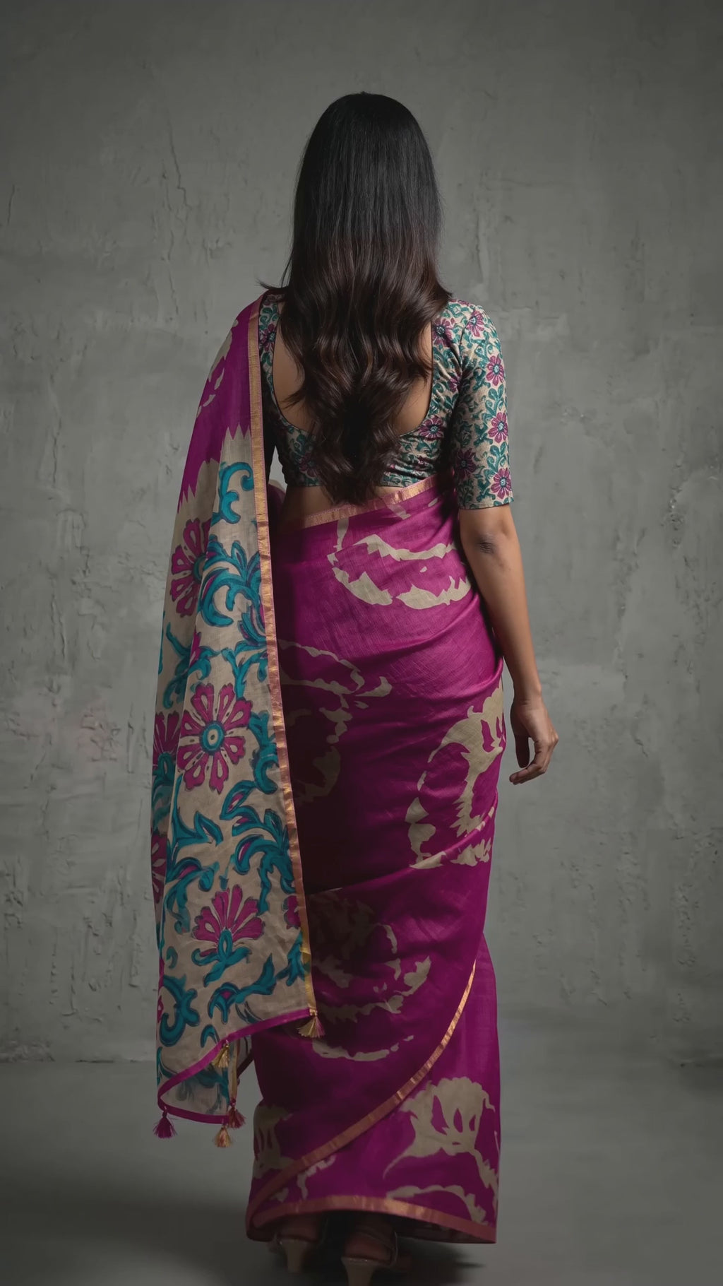 Elegant Magenta Abstract Print Linen Saree with Floral Blouse - Video 2