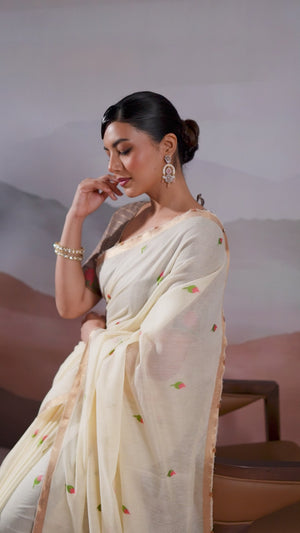 Trendy Cream Cotton Blend Weaving Saree Showcasing Floral & Animal Motif & Classic Tassel Pallu
