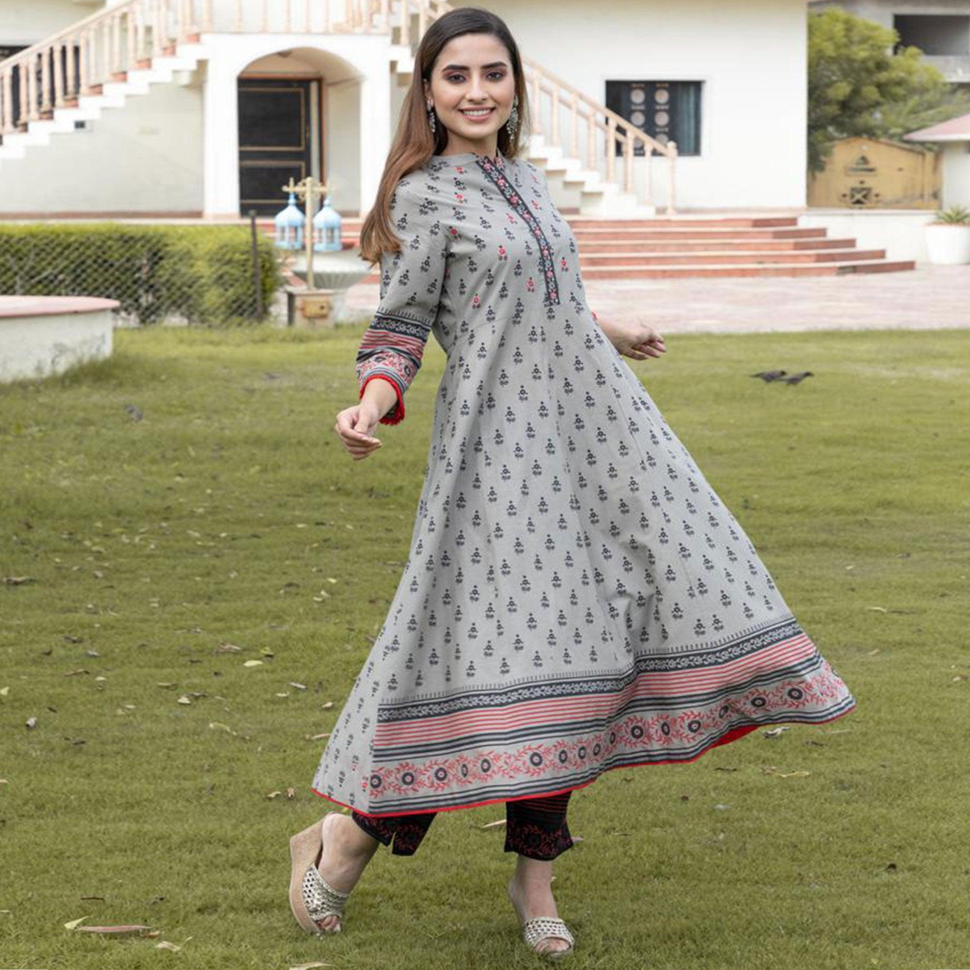 Aariya Designs - Grey Colored Casual Wear Printed Cotton Long Kurti-Pant Set - Peachmode