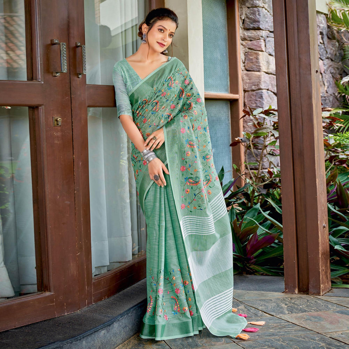 Handloom Sarees From India: Wonders Of Your Wardrobe