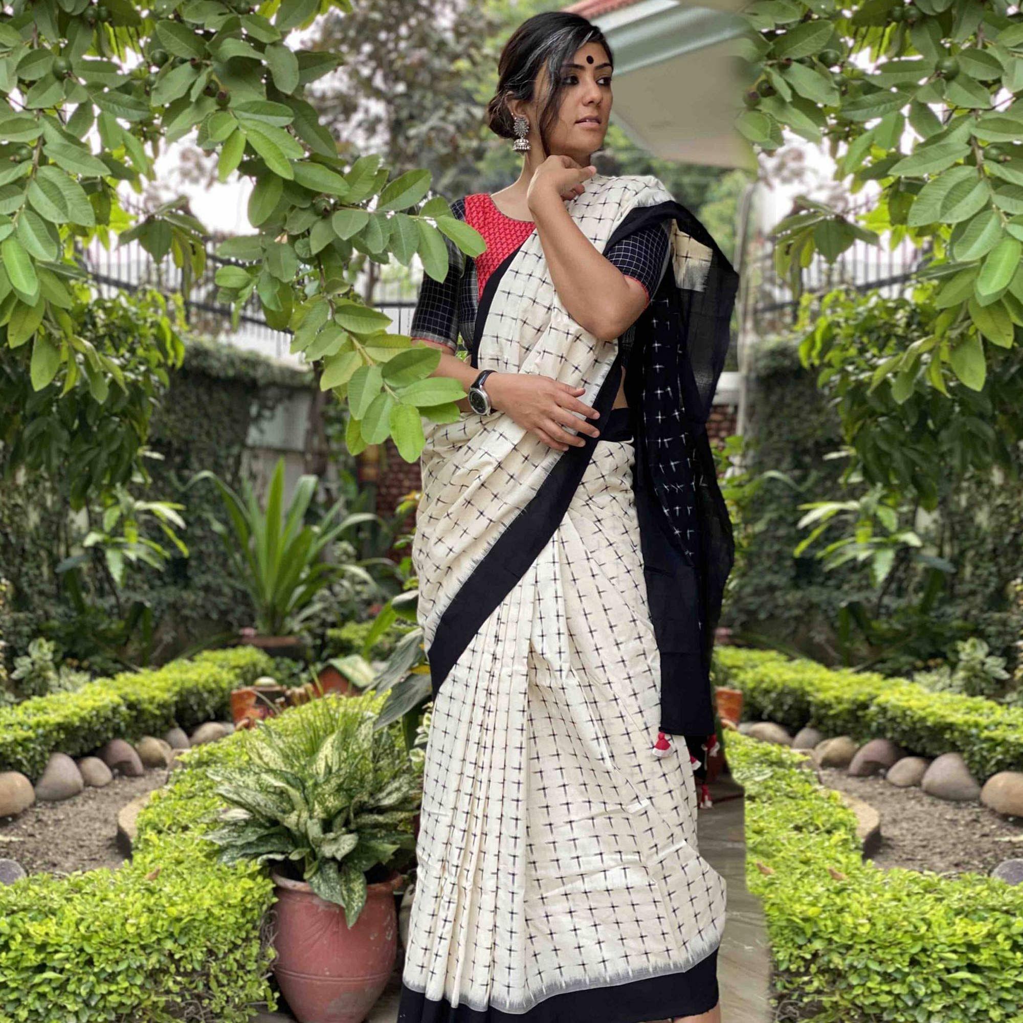 Eye-catching Offwhite Colored Casual Wear Printed Silk Saree - Peachmode