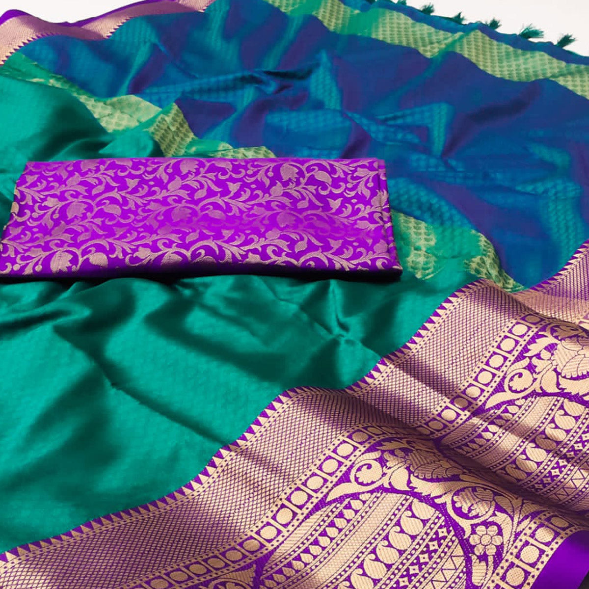 Rama Green Woven Cotton Silk Saree With Tassels