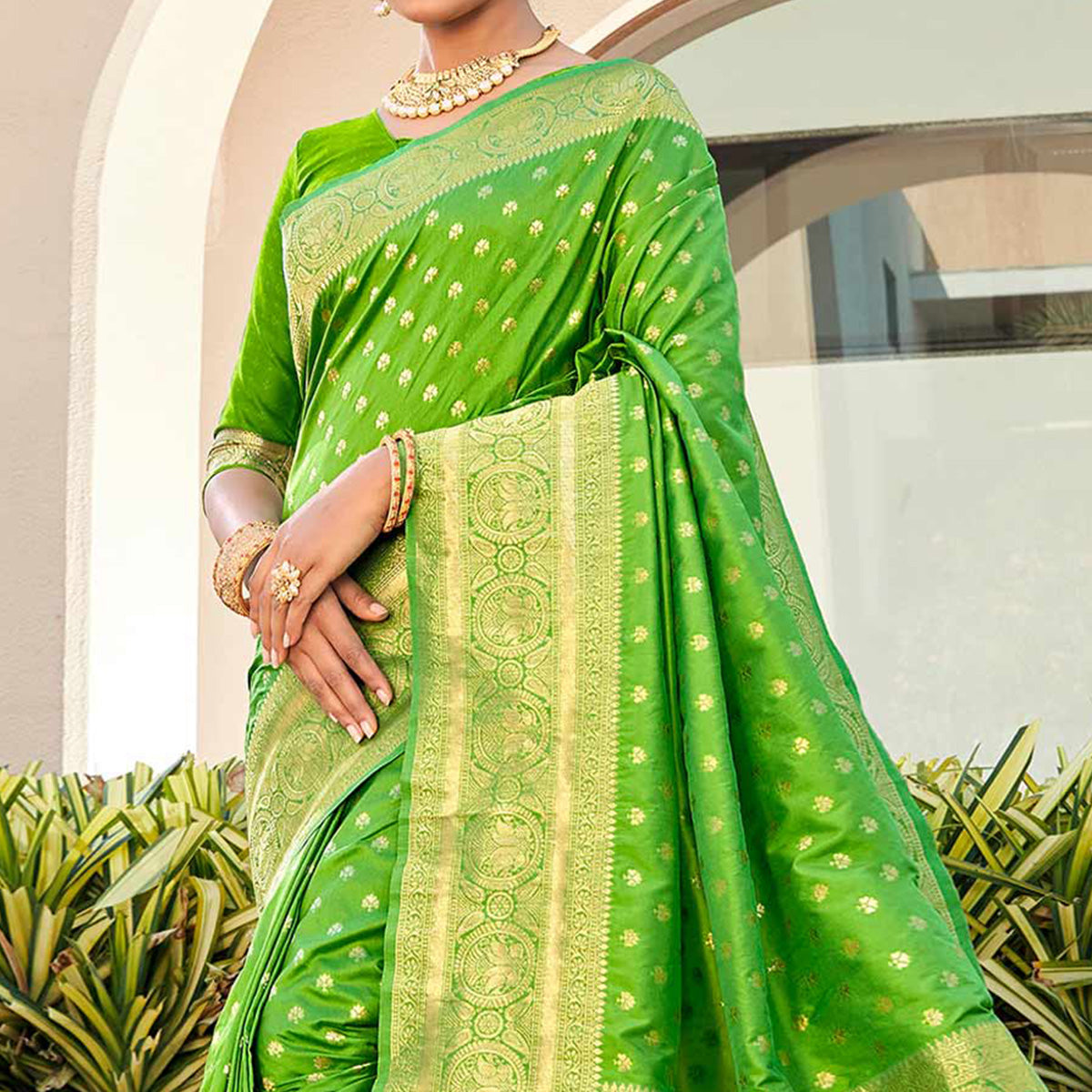 Buy Soft Linen Fabric Saree in Parrot Green Color Online - SREV2915 |  Appelle Fashion
