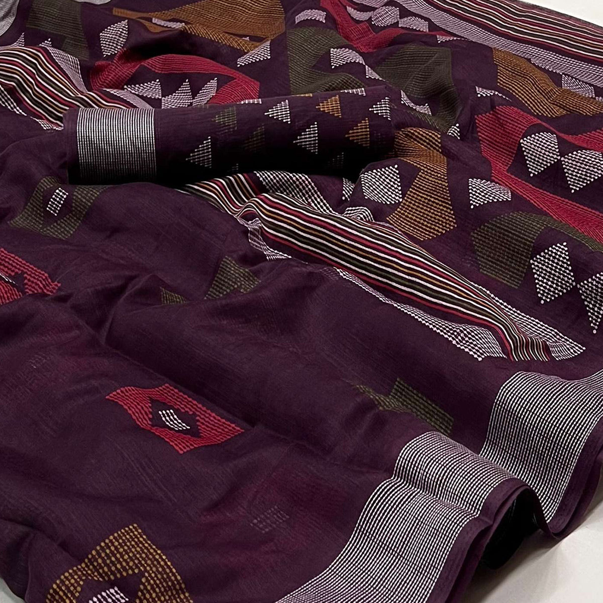 Purple Geometric Printed Cotton Blend Saree