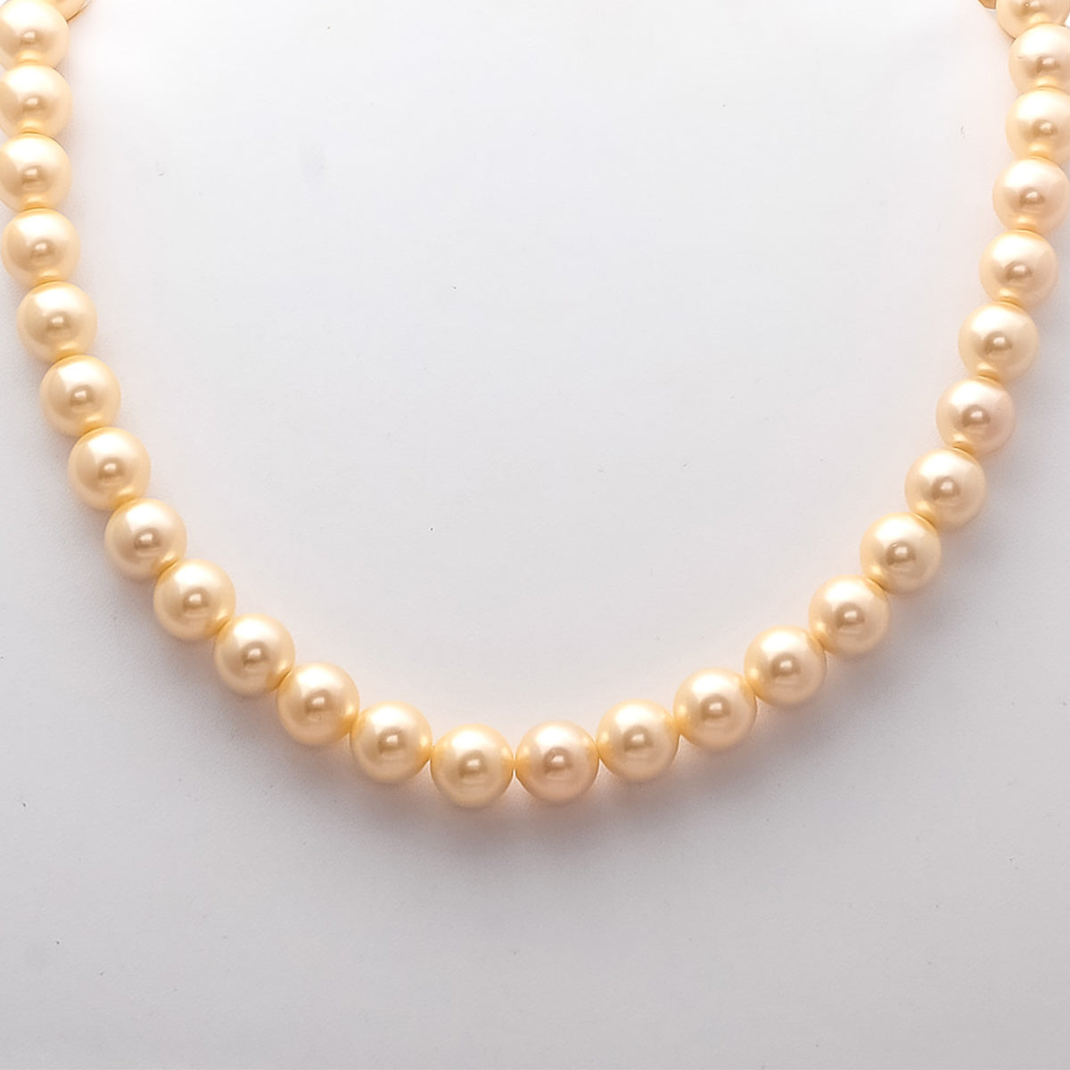 Cream Shell Pearl Single Line