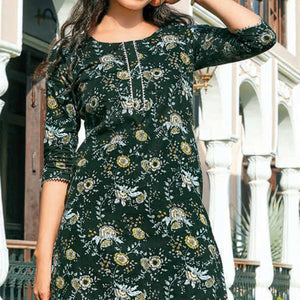 Green Floral Printed Cotton Blend Kurti