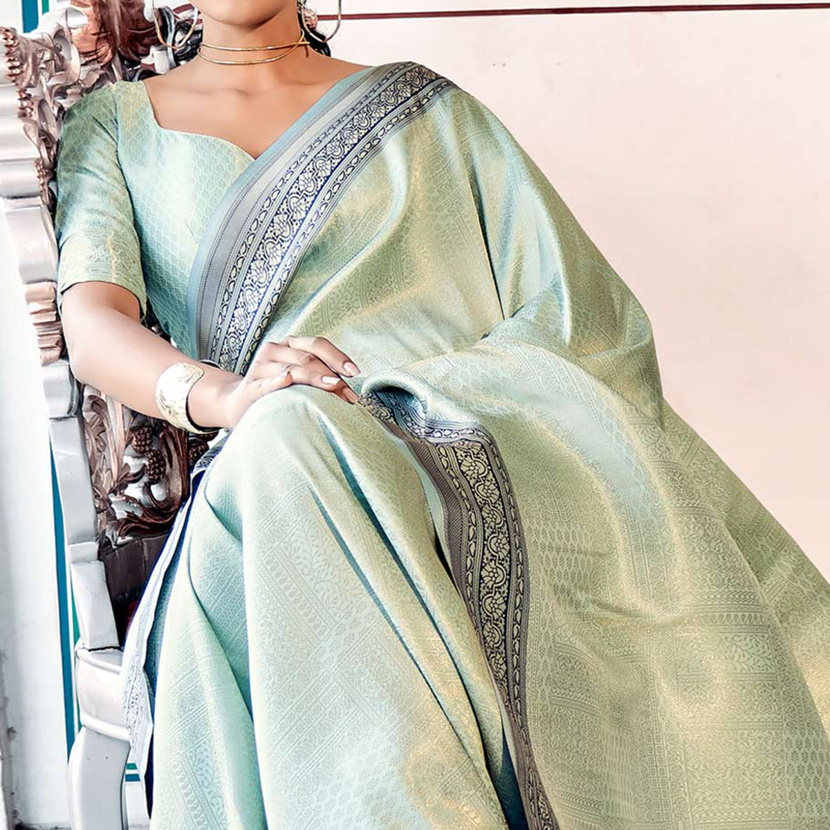 Green Woven Kanchipuram Art Silk Saree