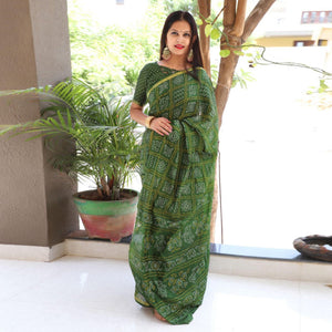 Green Bandhani Printed With Woven Border Tapetta Silk Saree - Peachmode