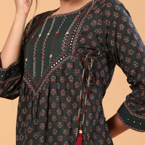 Green Casual Wear Printed Cotton Kurti - Pant Set - Peachmode