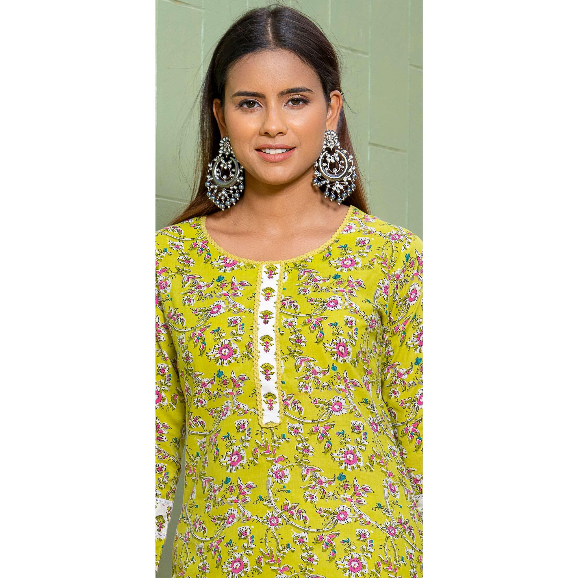 Green Floral Printed Poly Cotton Kurti Pant Set With Dupatta - Peachmode