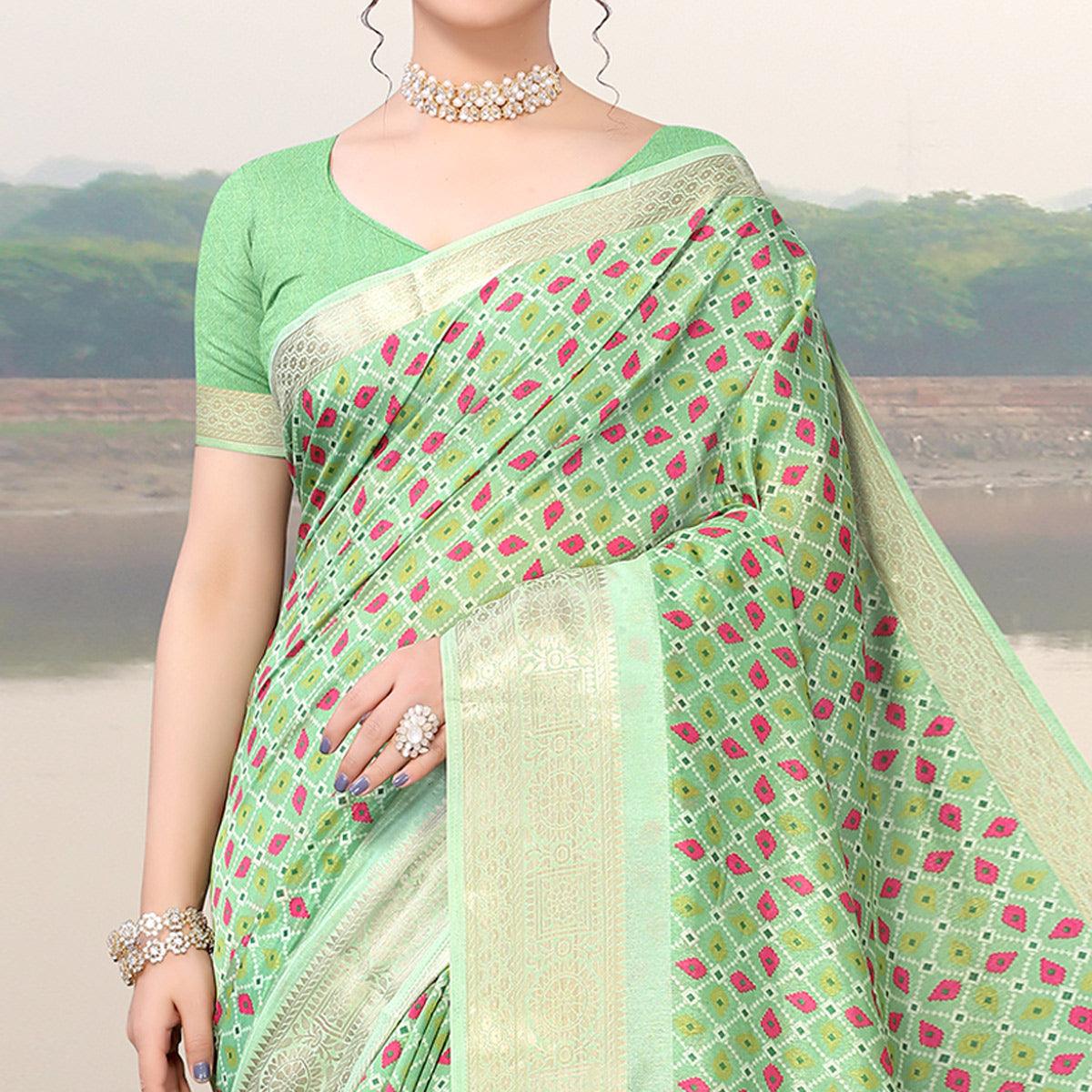 Green Geometric Printed Dola Silk Saree - Peachmode