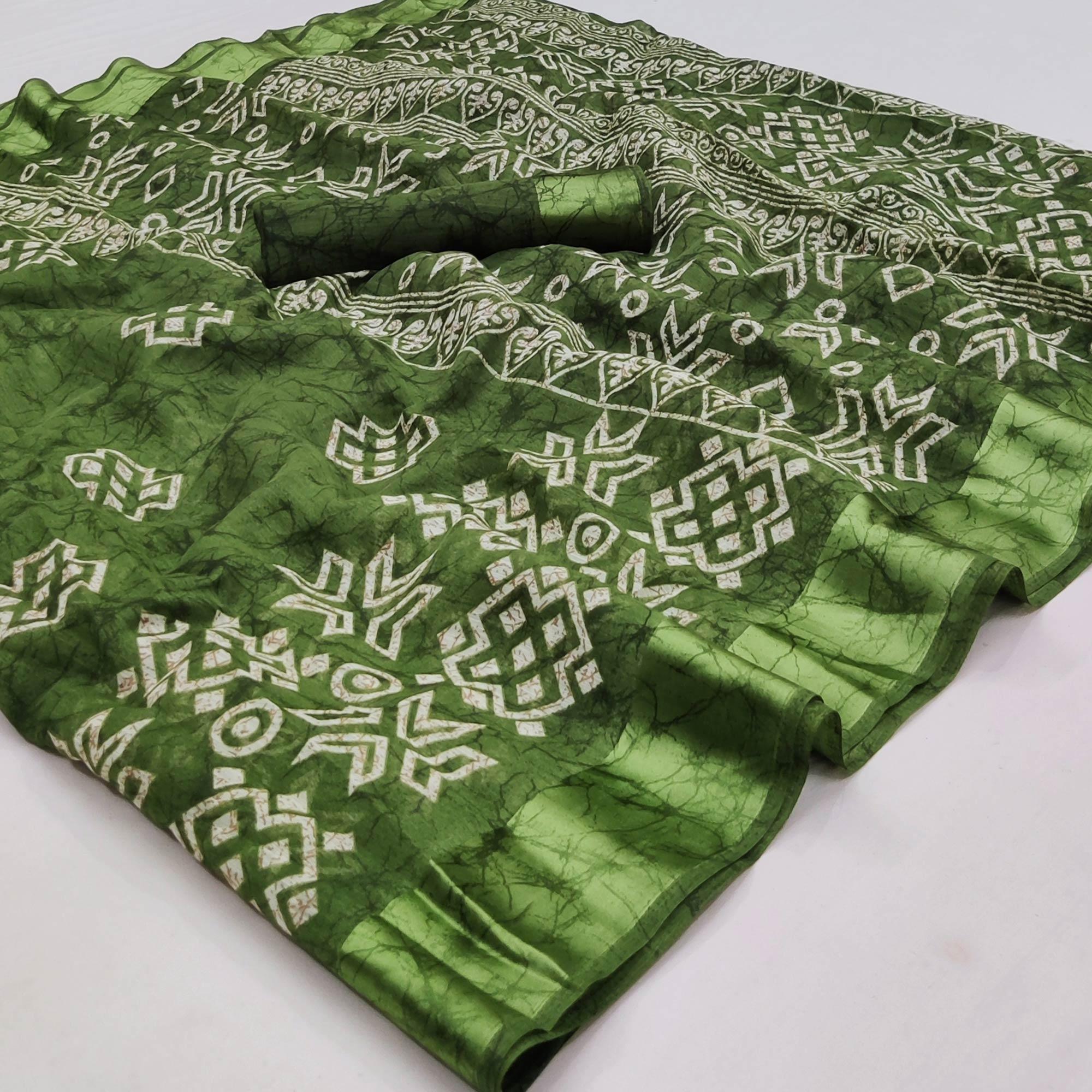 Green Geometric Printed Linen Saree - Peachmode