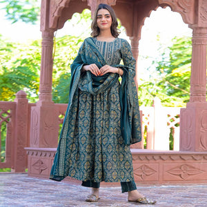 Green Printed-Embroidered Chanderi Kurti Pant Set With Dupatta - Peachmode
