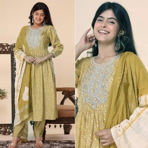 Mehendi Green Printed-Embroidered Muslin Kurti Pant Set With Dupatta - Peachmode